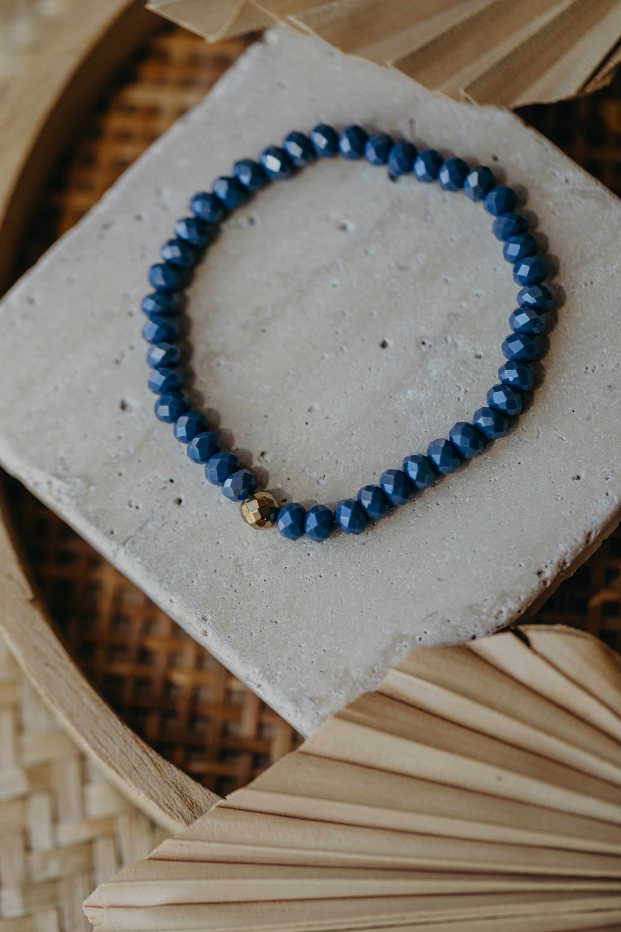two-tone glass bead bracelet blue & cream