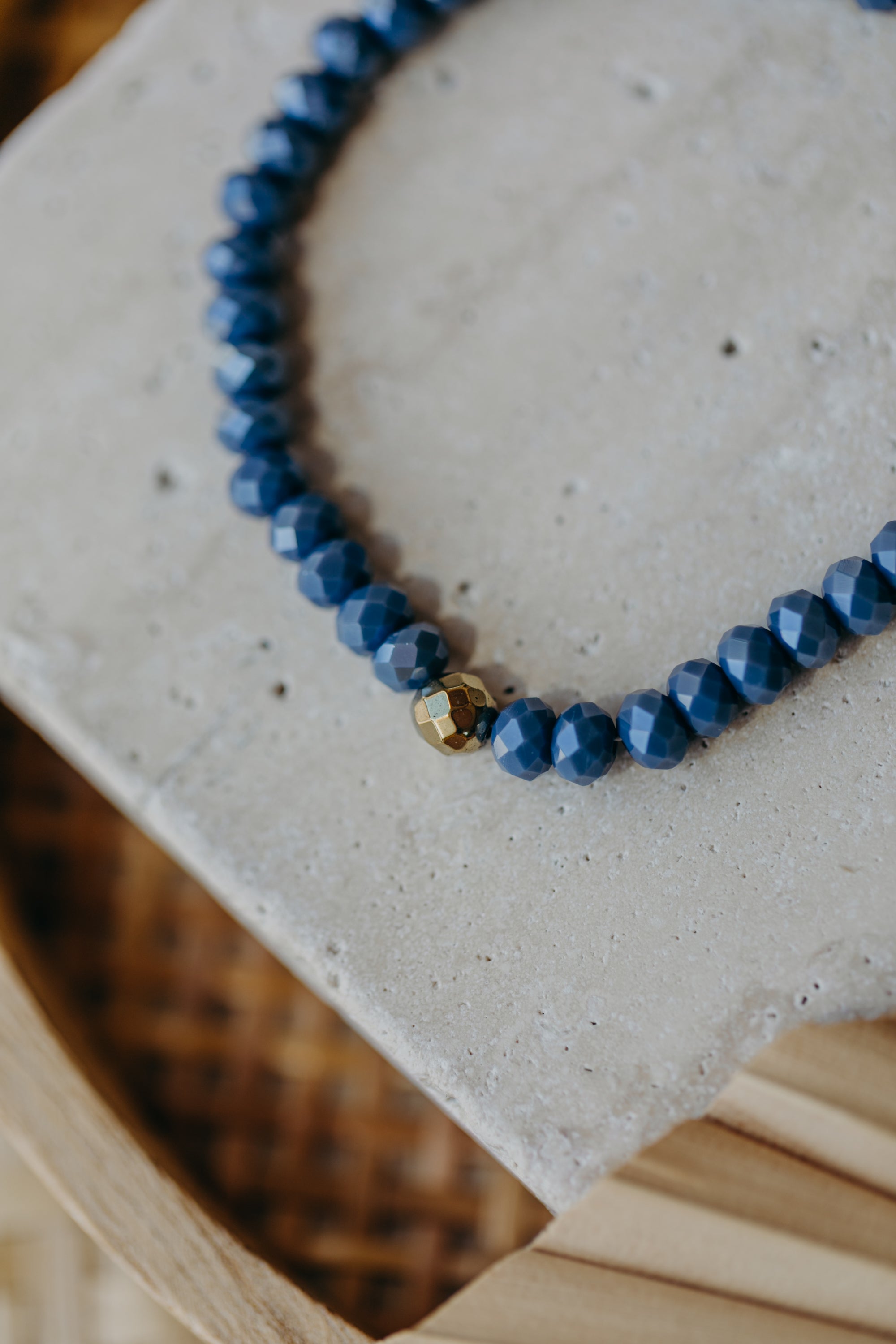 two-tone glass bead bracelet blue & cream