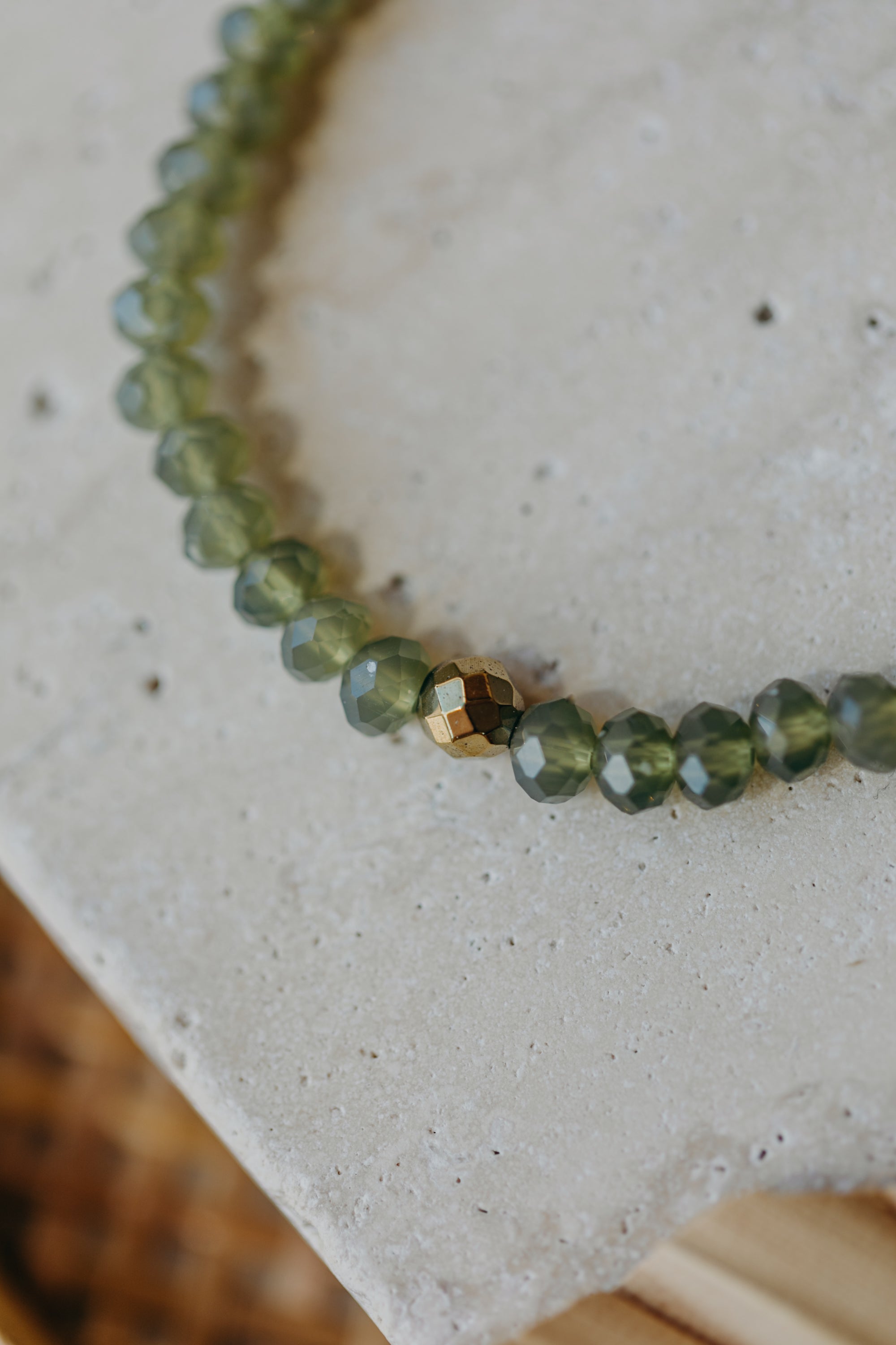 two-tone glass bead bracelet blue & cream