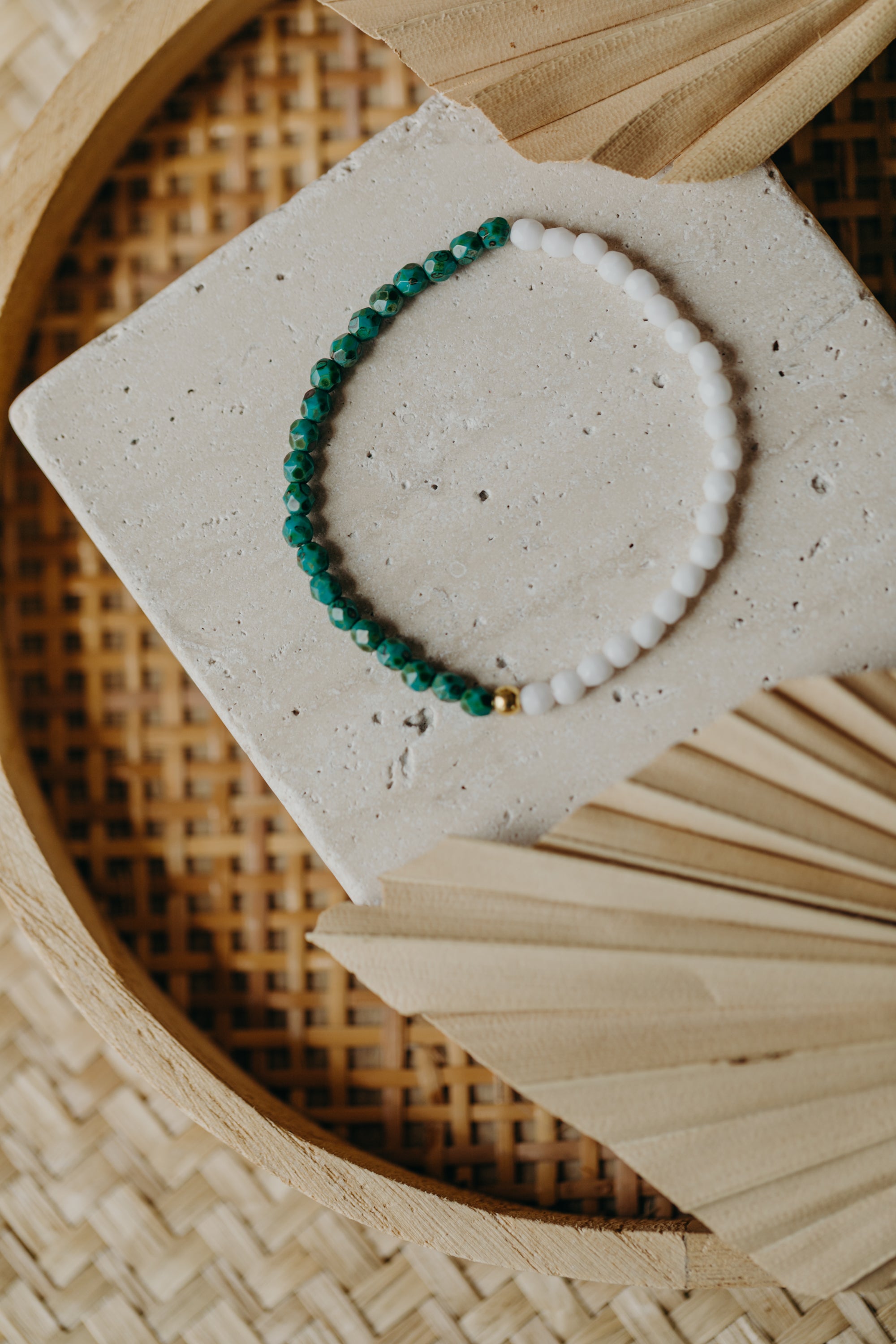 two-tone glass bead bracelet blue & cream