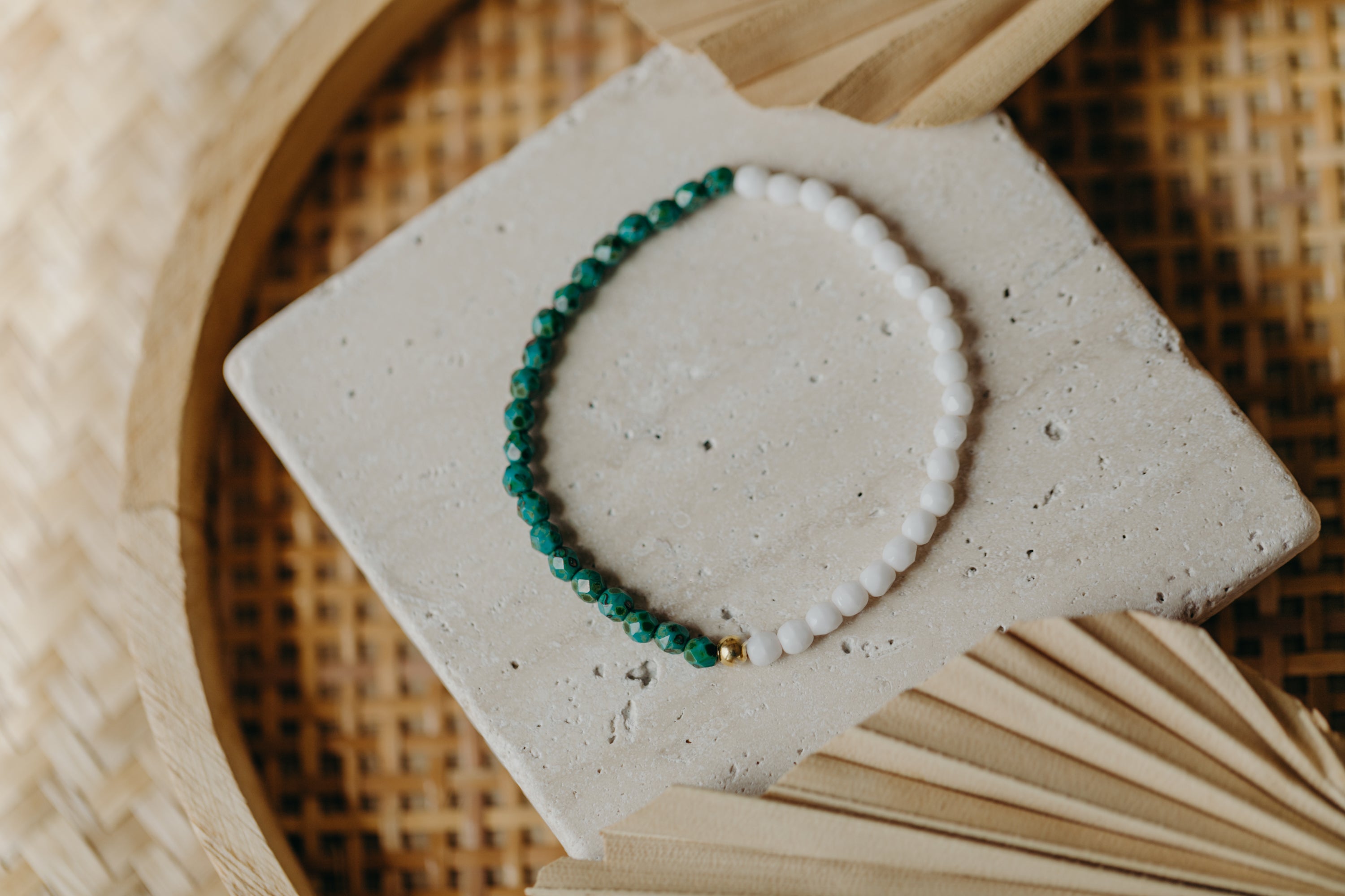 two-tone glass bead bracelet blue & cream