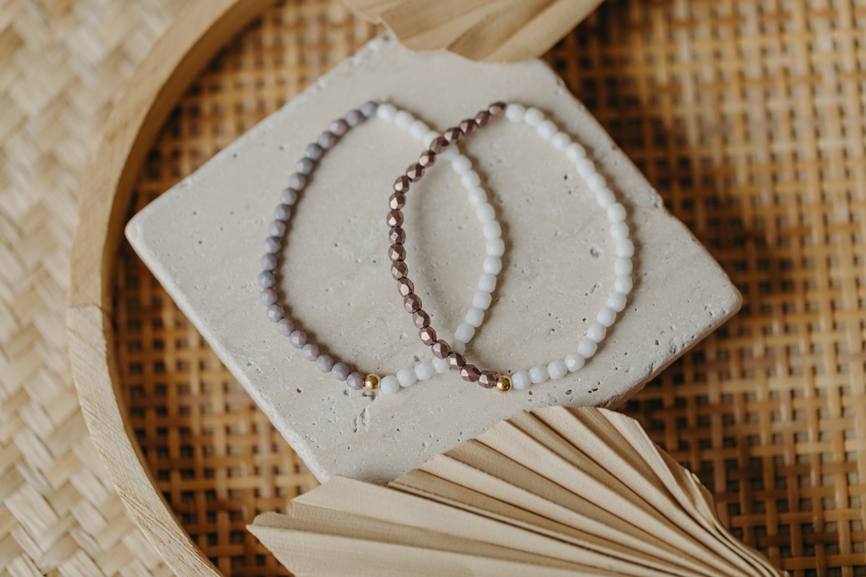 two-tone glass bead bracelet blue & cream