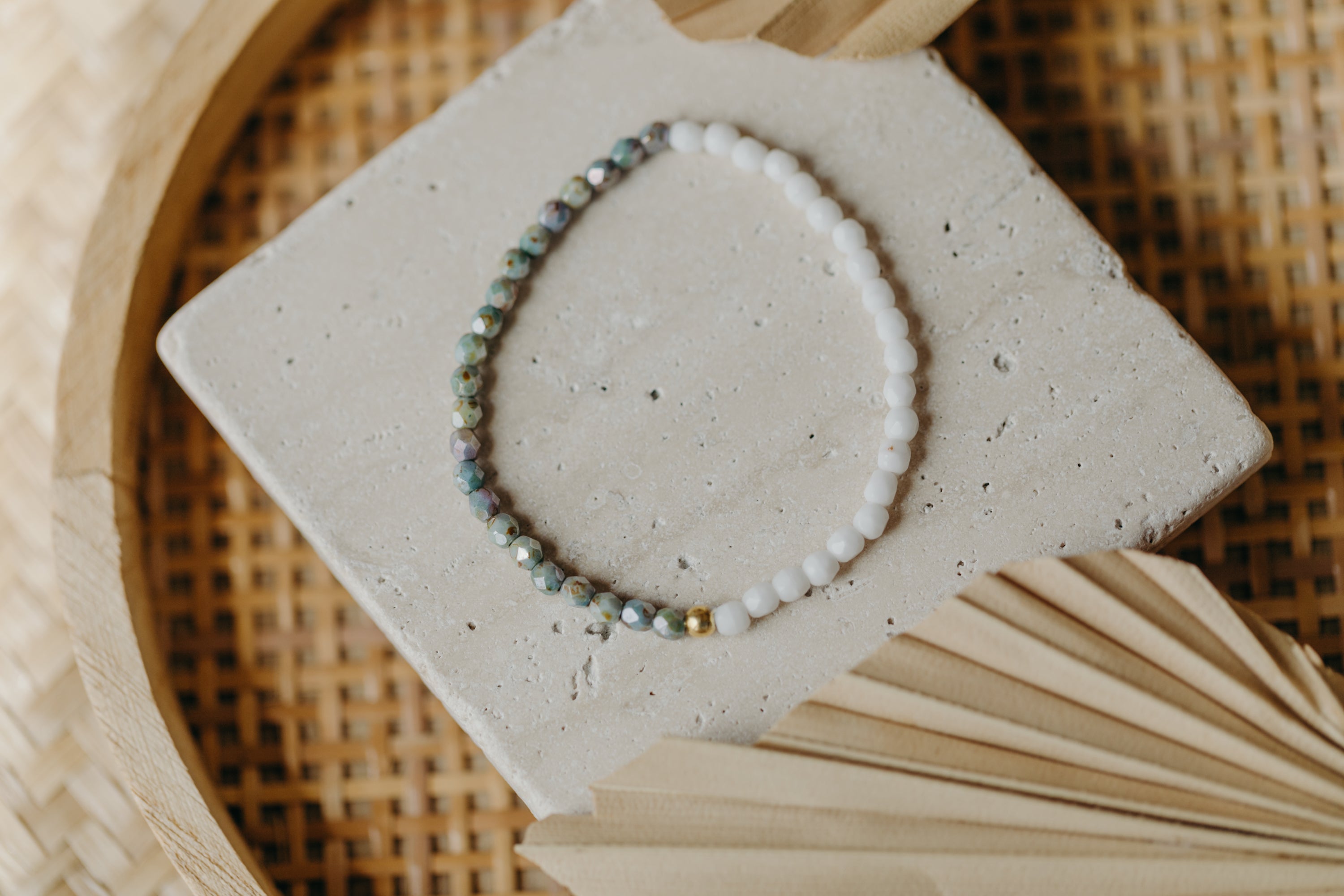 two-tone glass bead bracelet blue & cream
