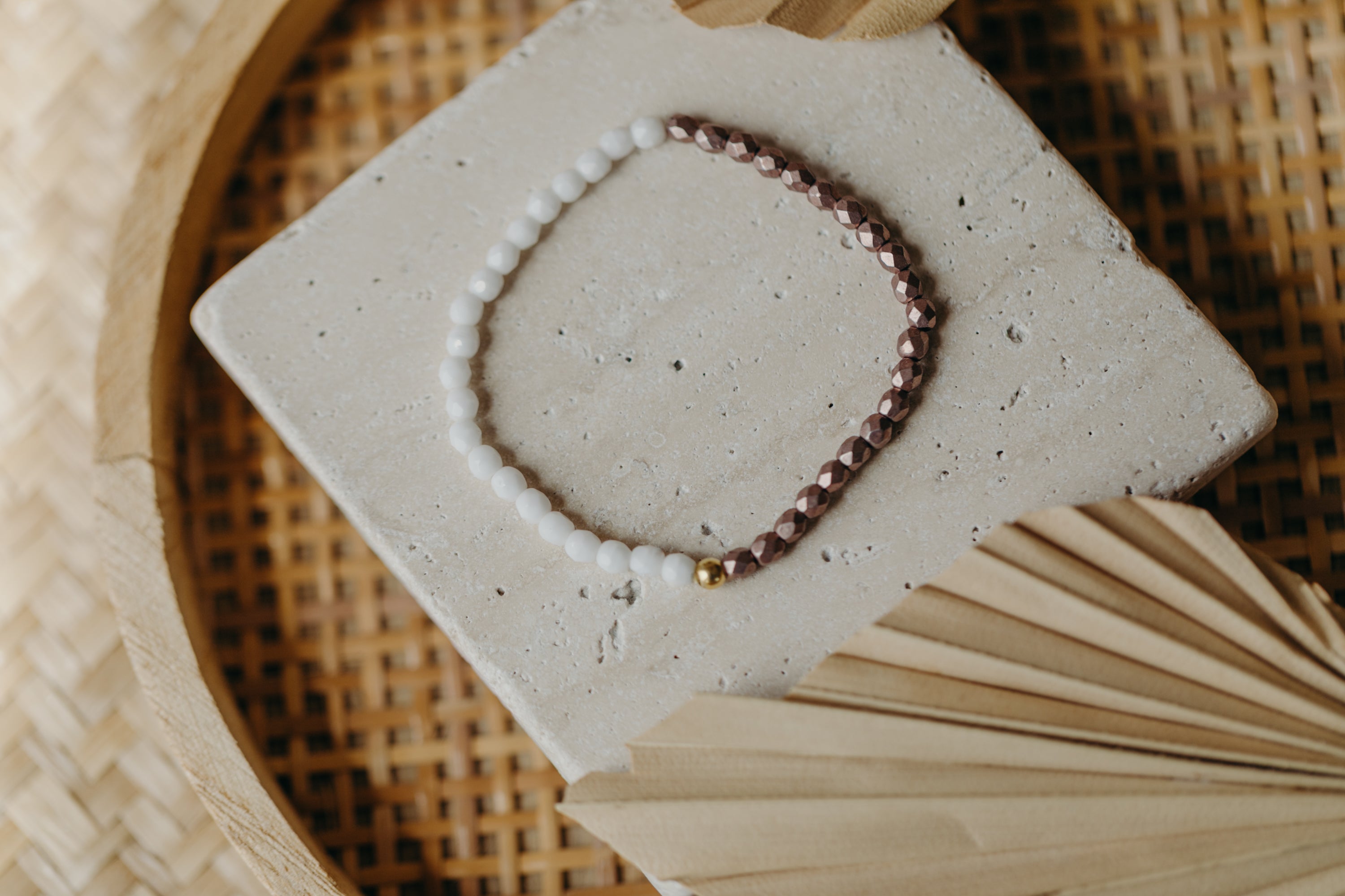 two-tone glass bead bracelet blue & cream
