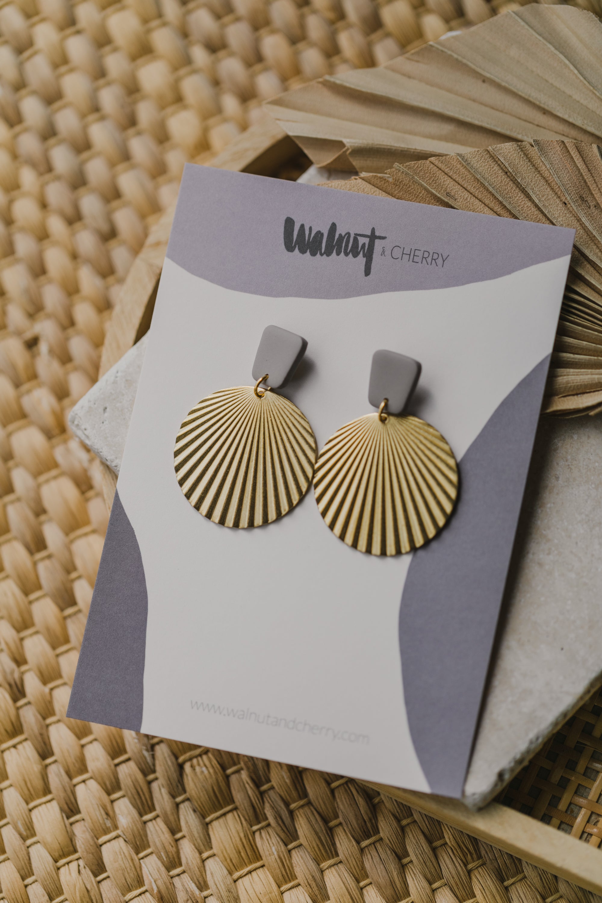 ANI - große Muschel Ohrringe aus Polymer Ton Ohrringe mit rundem Messinganhänger