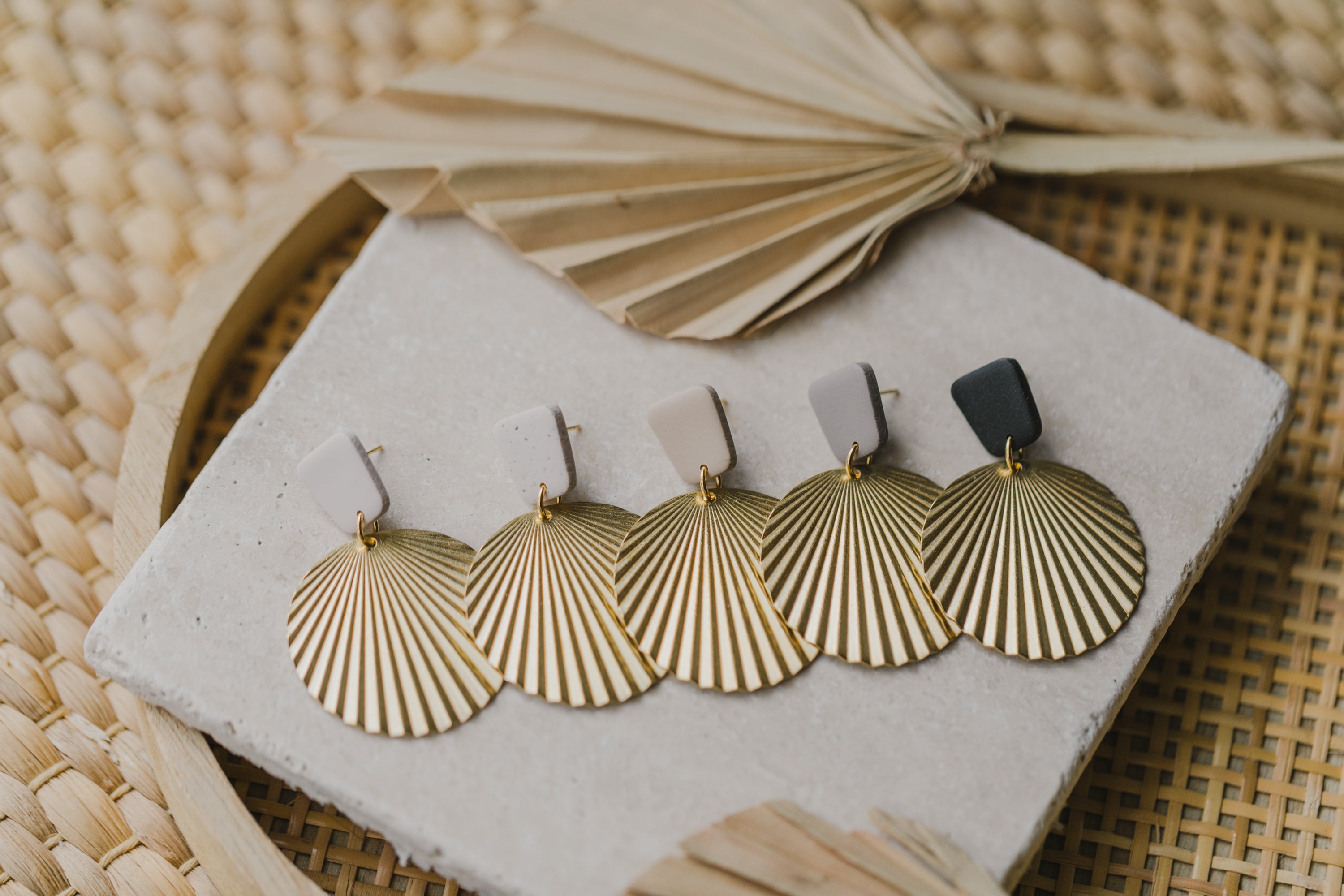 ANI - große Muschel Ohrringe aus Polymer Ton Ohrringe mit rundem Messinganhänger