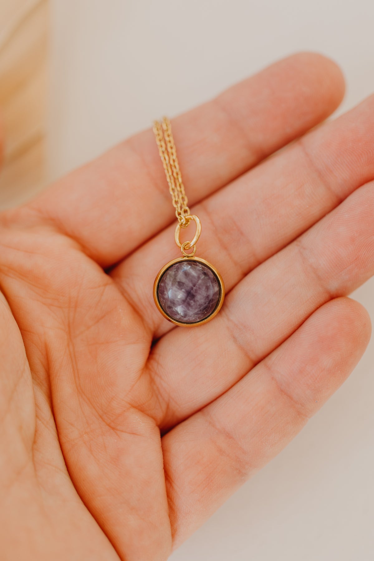 Halskette mit lila Amethyst Edelstein (12 mm)