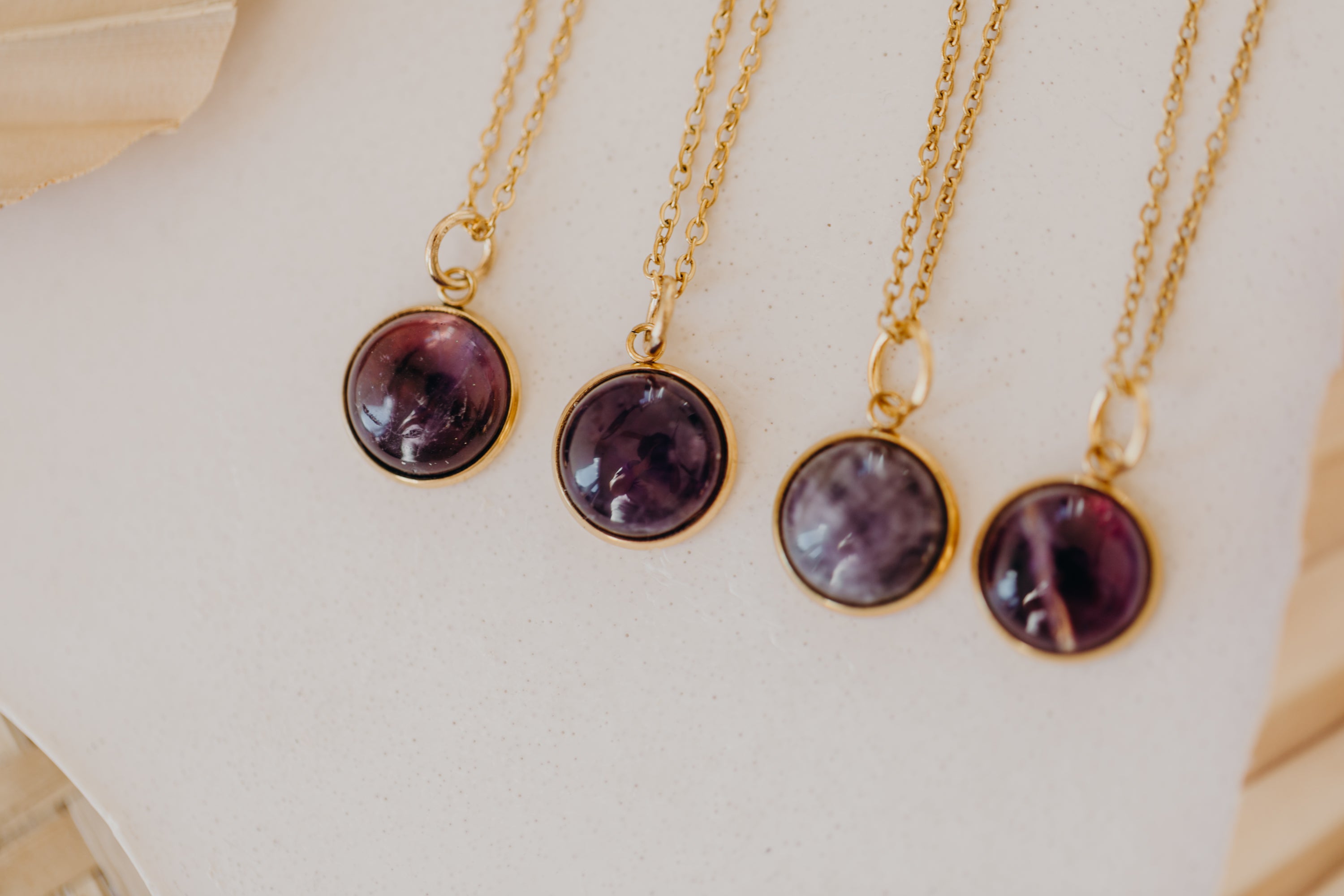 Halskette mit lila Amethyst Edelstein