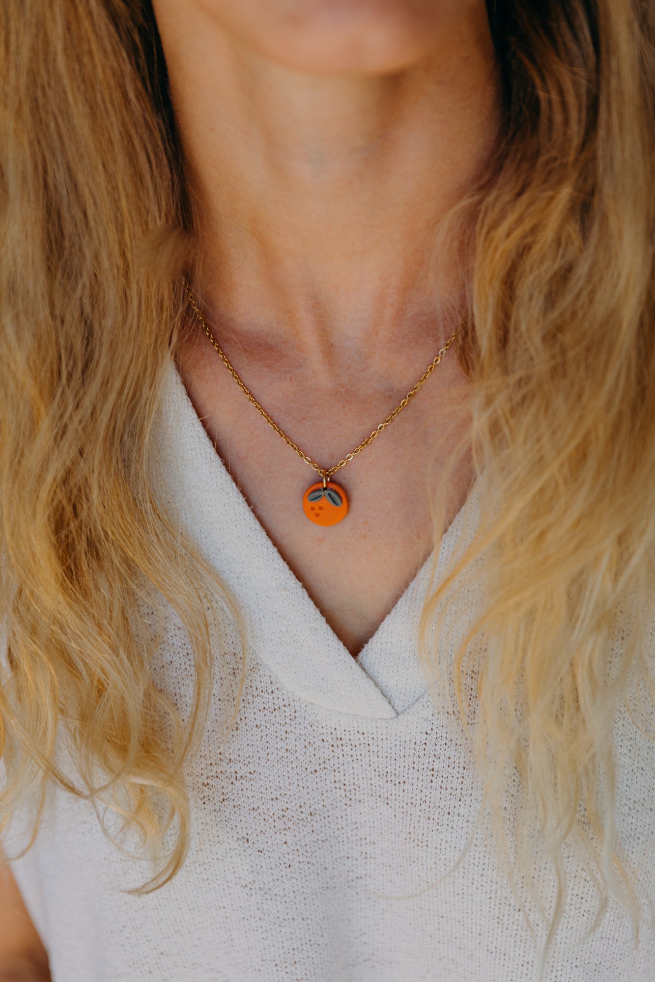 Halskette mit kleiner Orange aus Polymer Ton