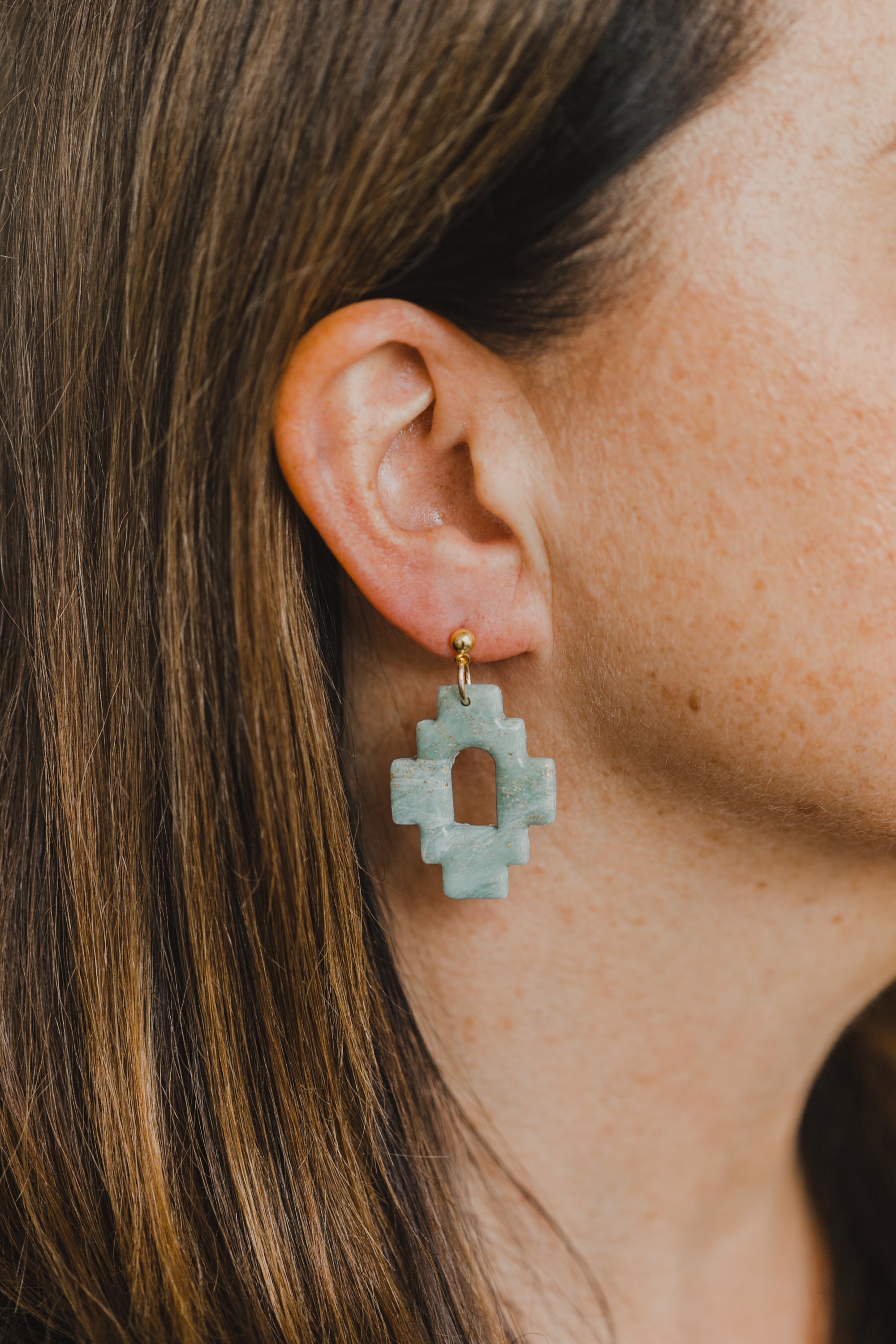 Polymer Ton Ohrringe in hellem Grün mit Blattgold