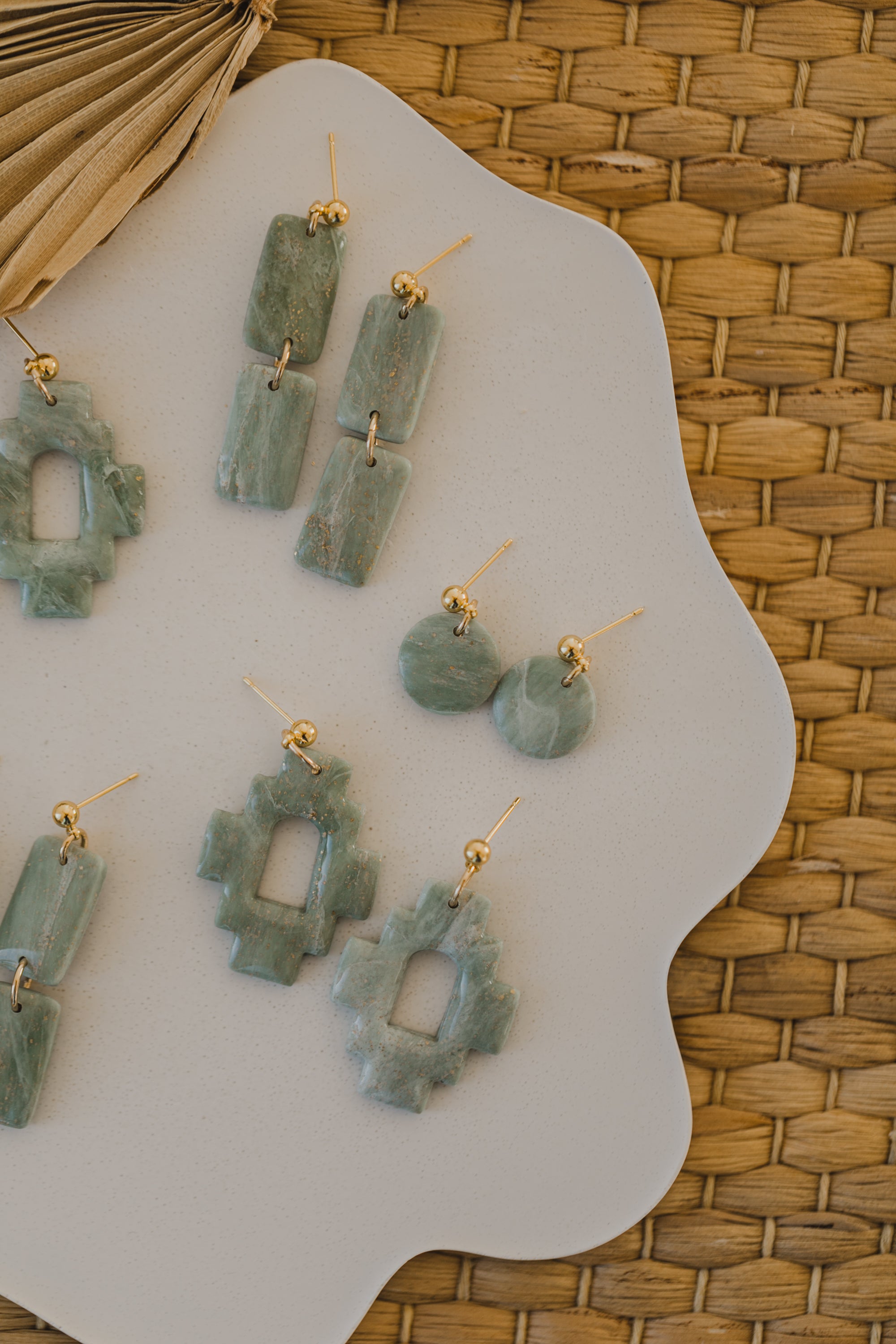 Polymer Ton Ohrringe in hellem Grün mit Blattgold