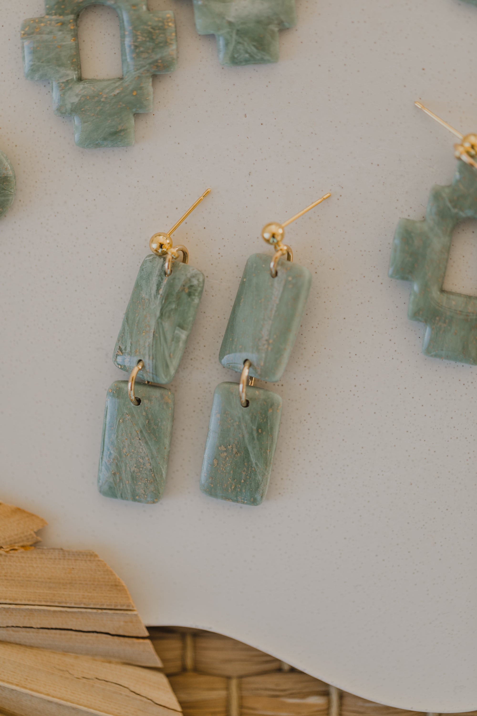 Polymer Ton Ohrringe in hellem Grün mit Blattgold