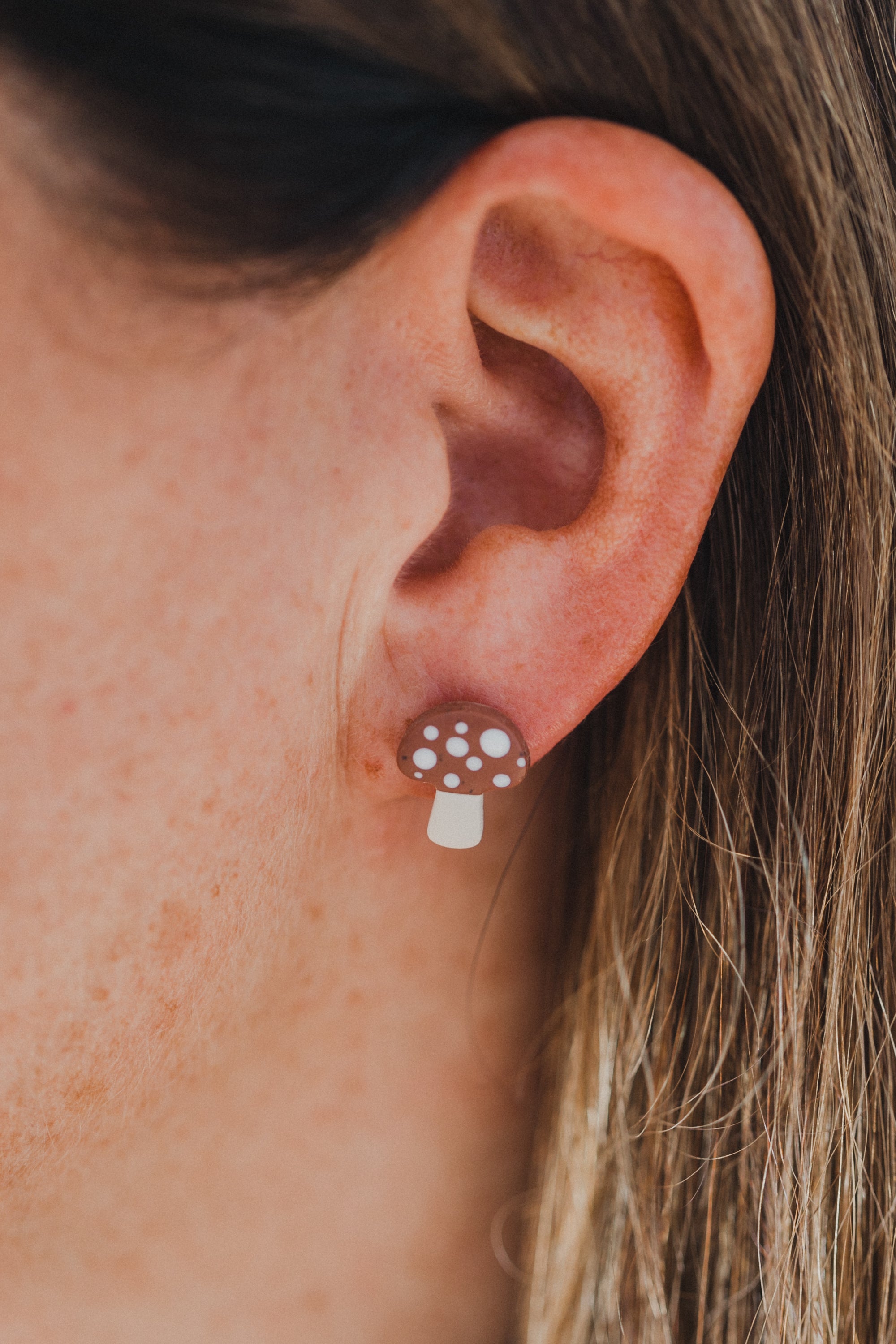 golden earrings with acrylic in white, petrol and brown