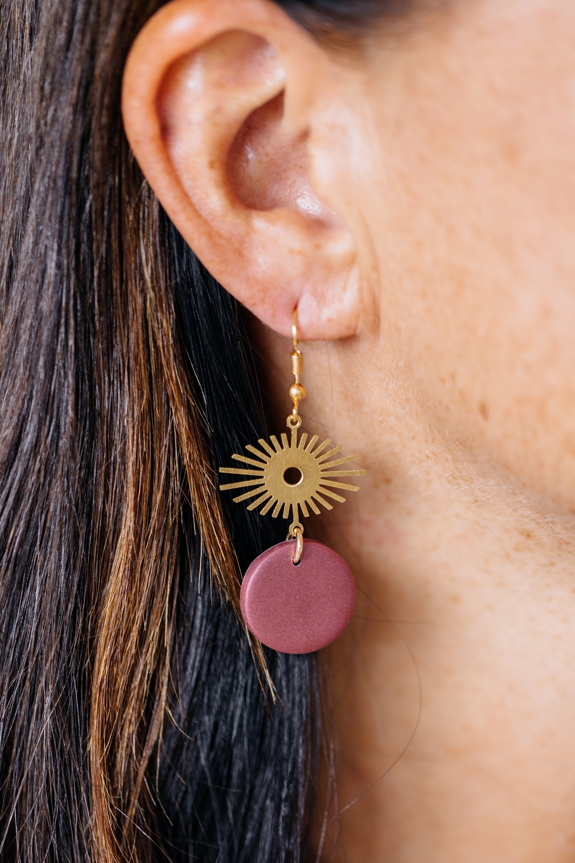 GISA - längliche Ohrringe aus Polymer Ton in Rottönen