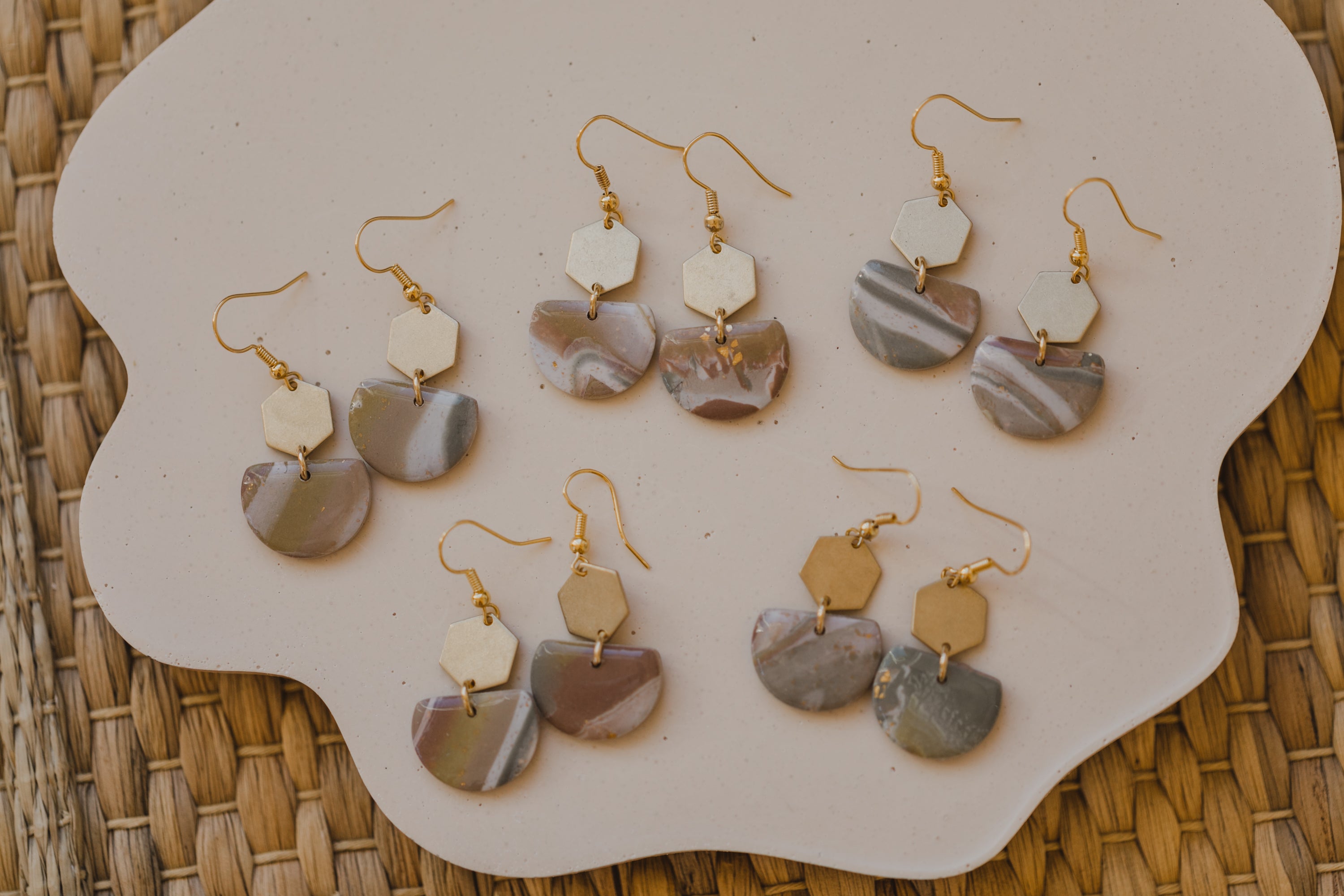 glänzende Polymer Ton Halbkreis Ohrringe in Herbstfarben