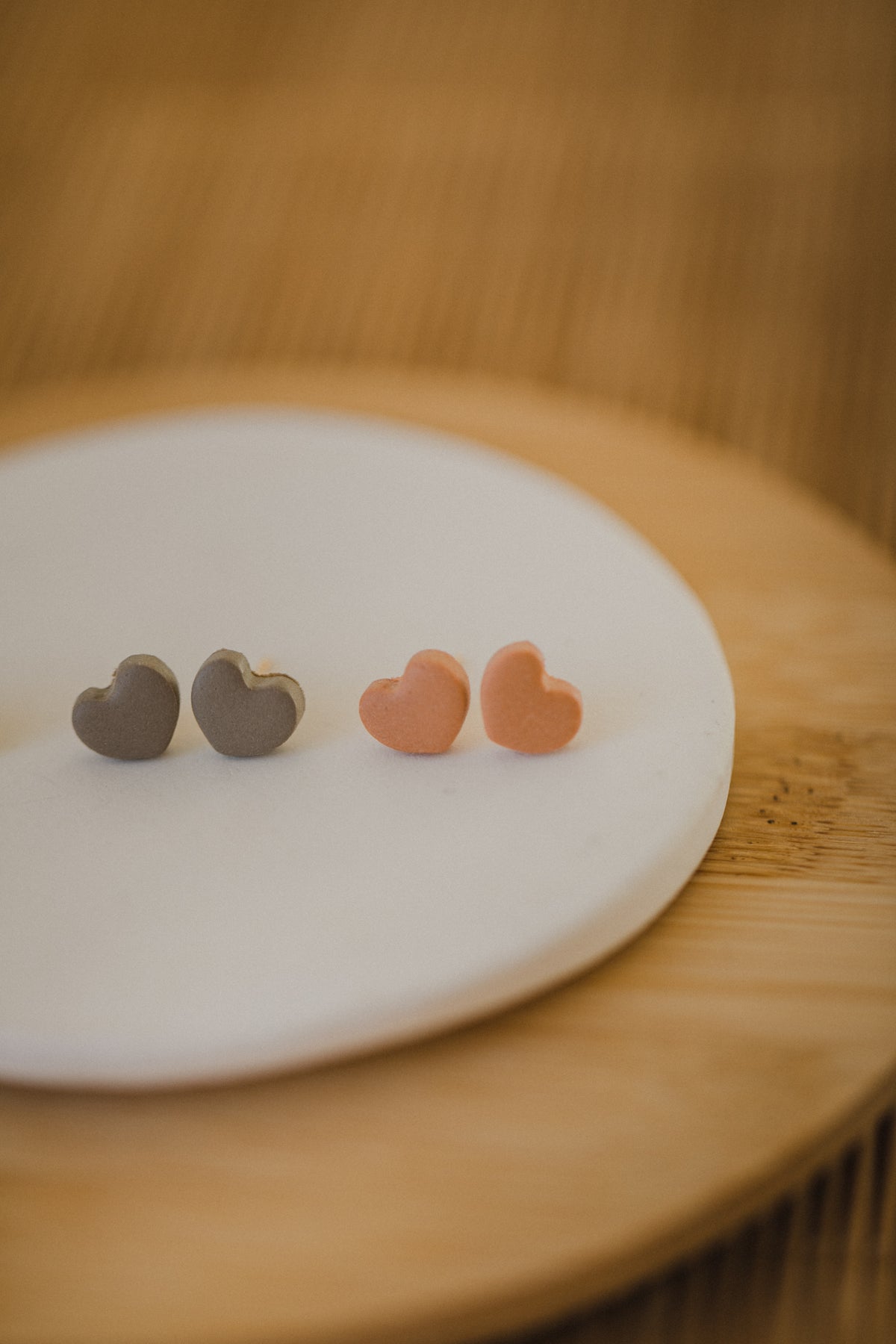 DENO - kleine Herz Ohrstecker aus Polymer Ton