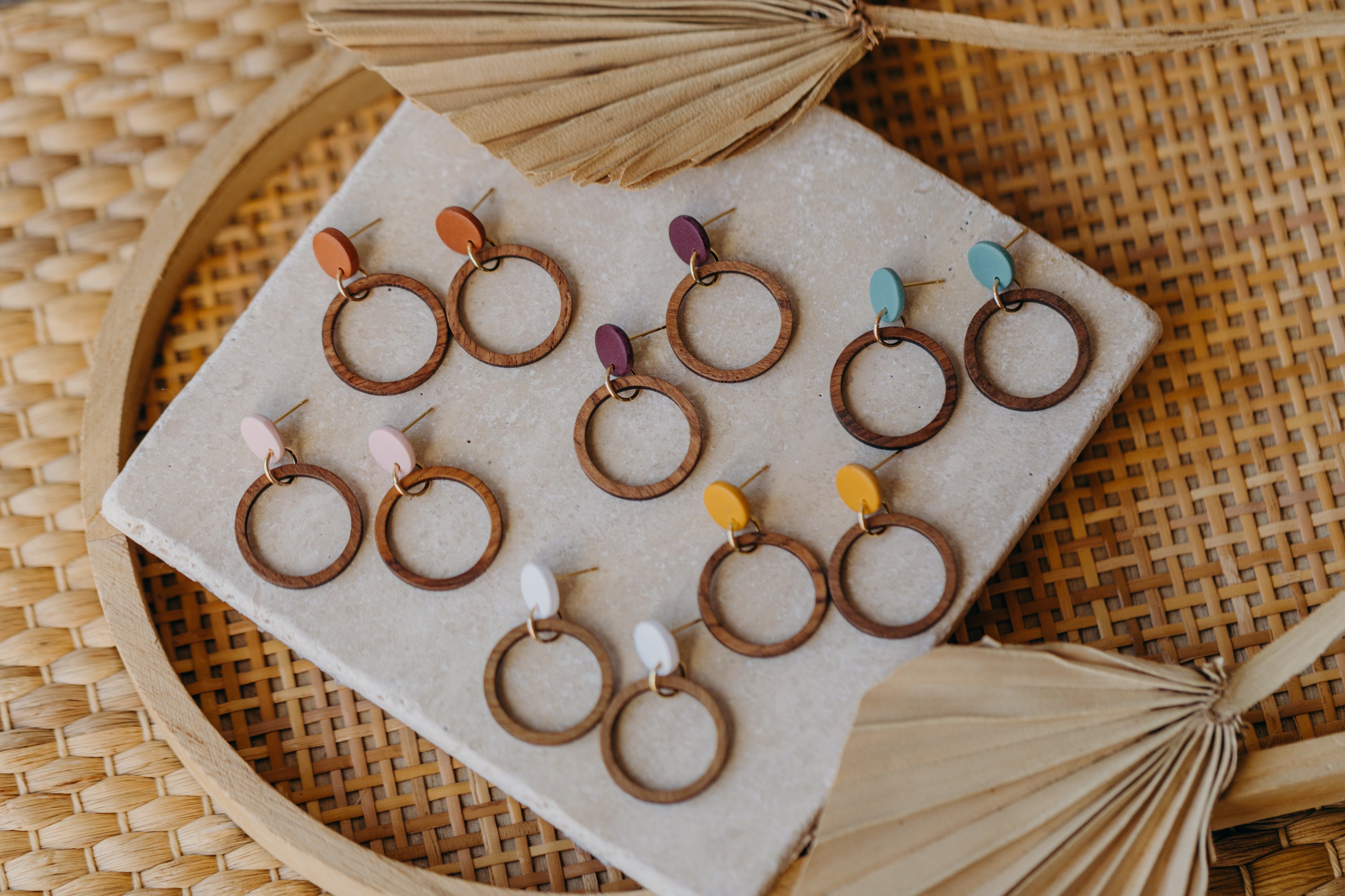 MALIA - türkisene Polymer Ton Ohrringe mit Holzanhänger Kreis