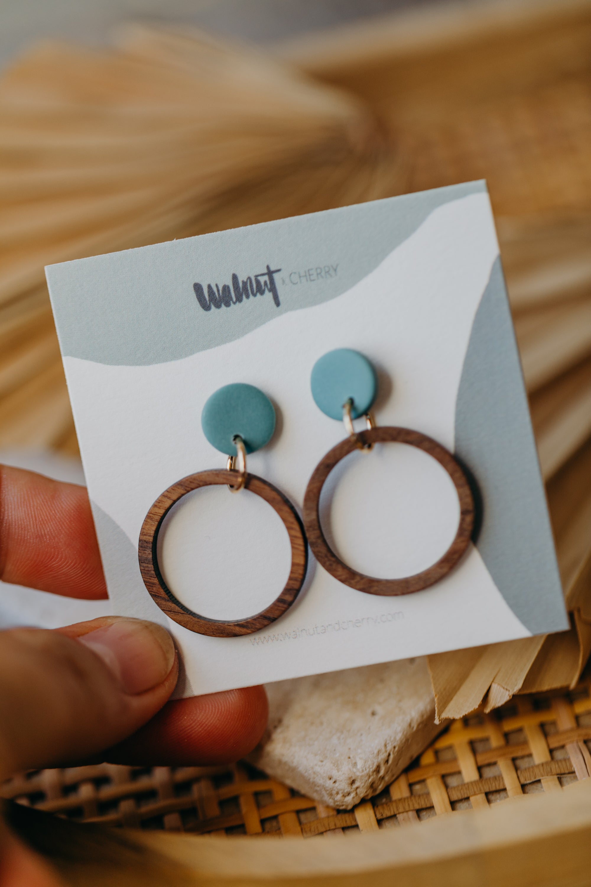 MALIA - türkisene Polymer Ton Ohrringe mit Holzanhänger Kreis