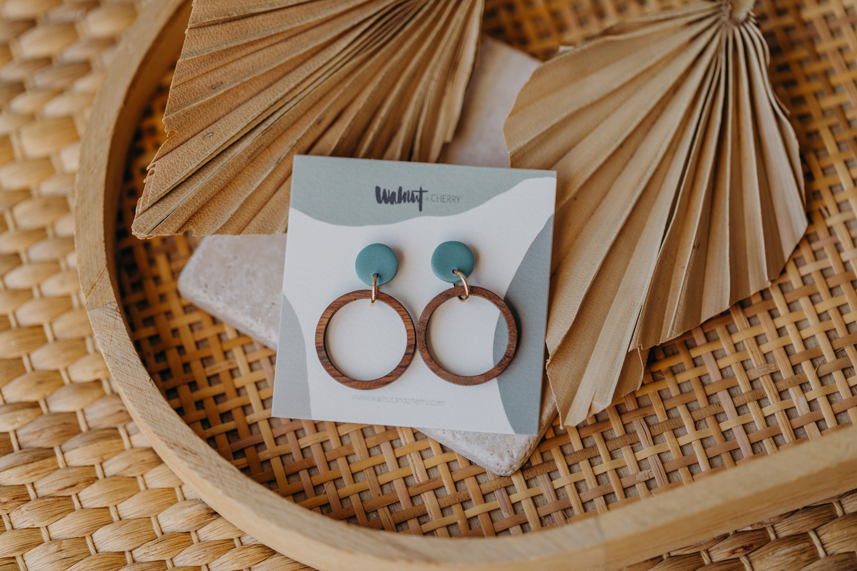 MALIA - türkisene Polymer Ton Ohrringe mit Holzanhänger Kreis