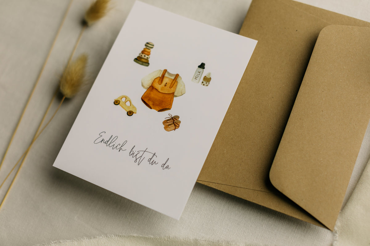 Postkarte Babymotive Junge mit dem Aufdruck "Endlich bist du da"