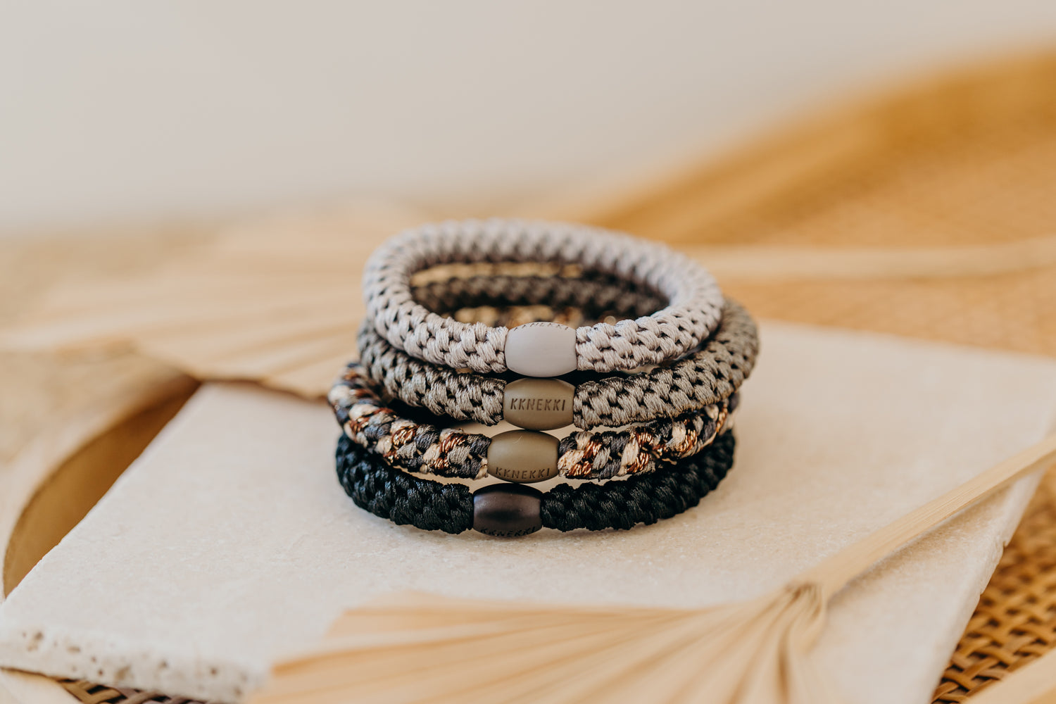 KKNEKKI Hair Tie Set 009: 4 hair ties in a set in shades of grey, green and black