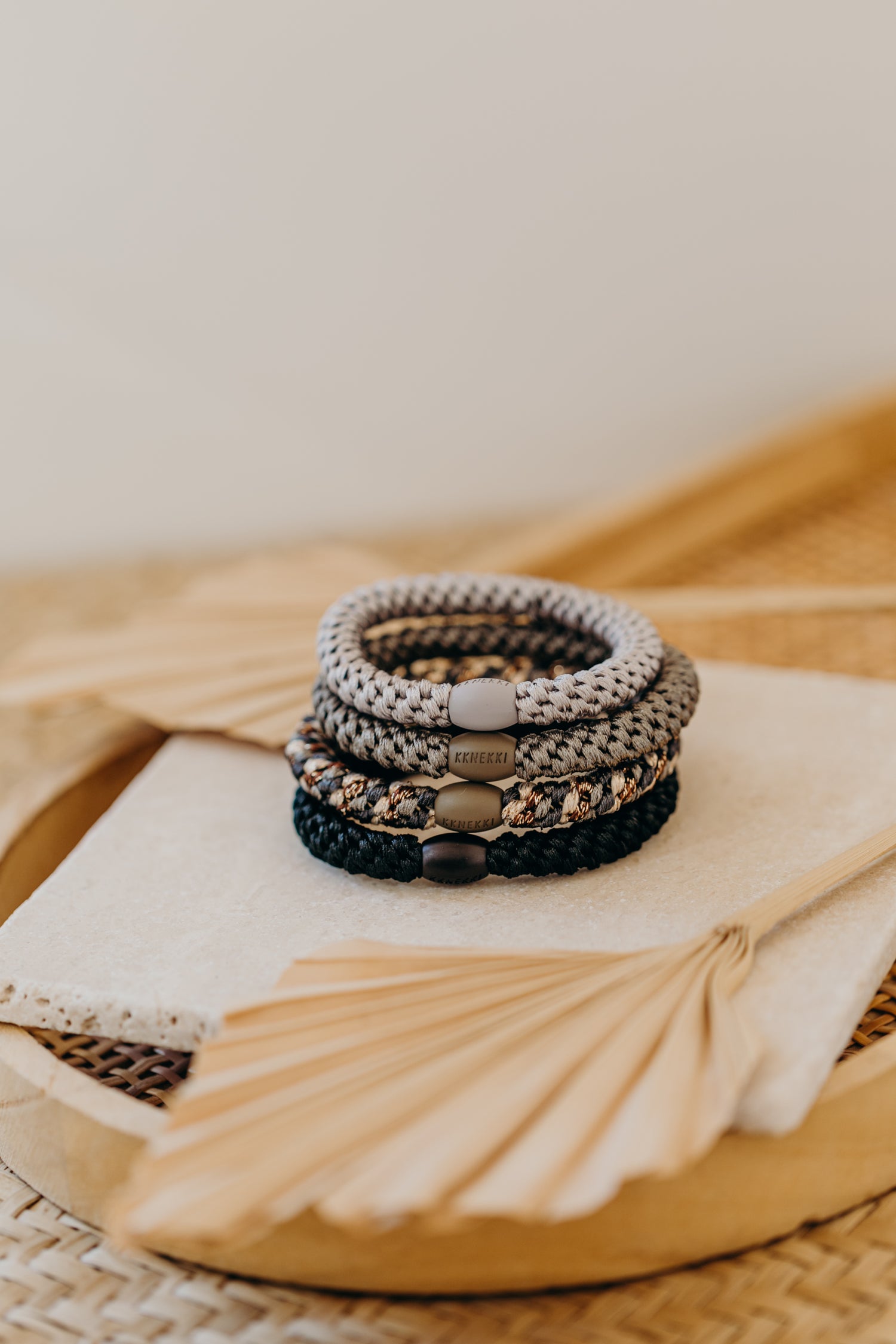 KKNEKKI Hair Tie Set 009: 4 hair ties in a set in shades of grey, green and black
