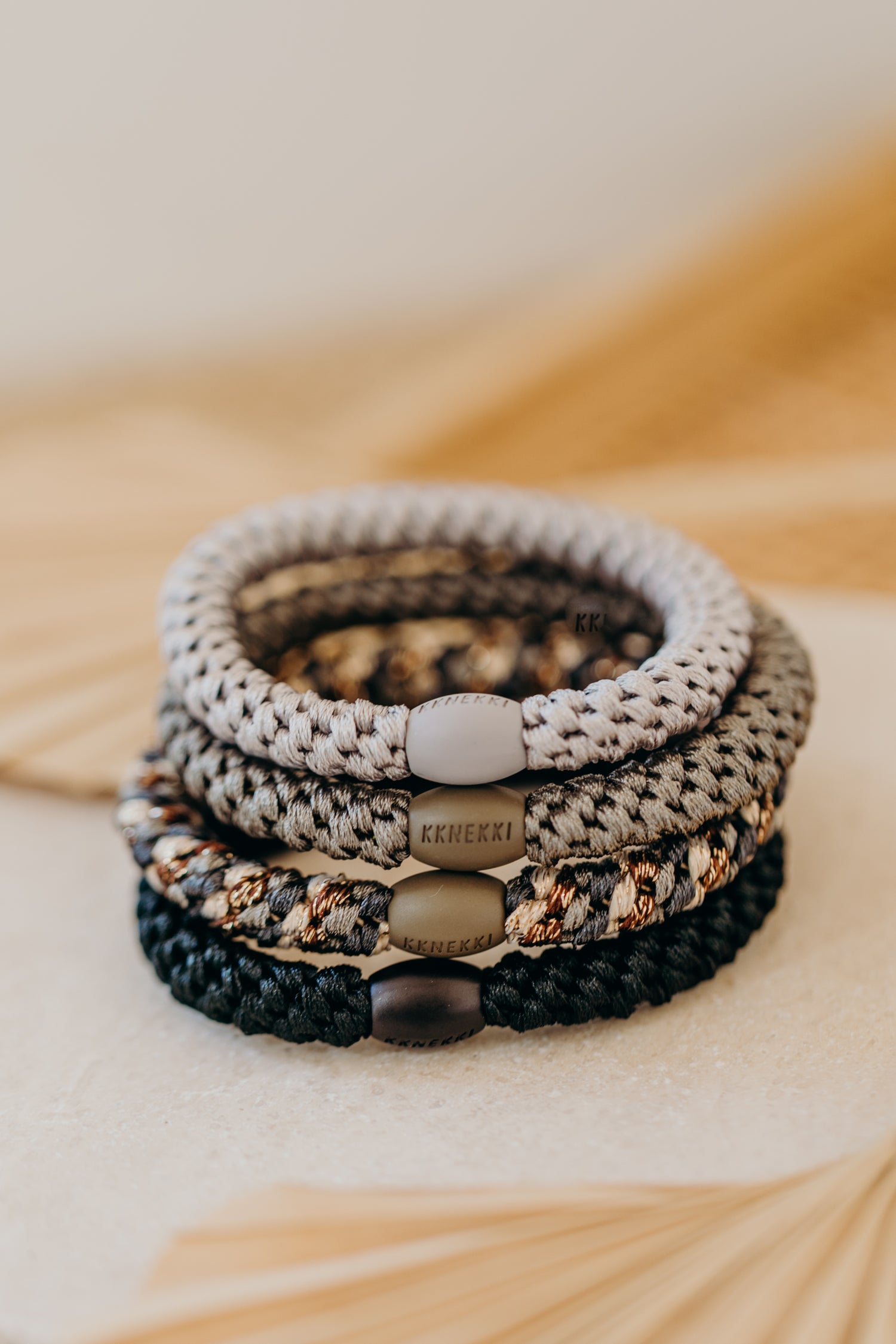 KKNEKKI Hair Tie Set 009: 4 hair ties in a set in shades of grey, green and black