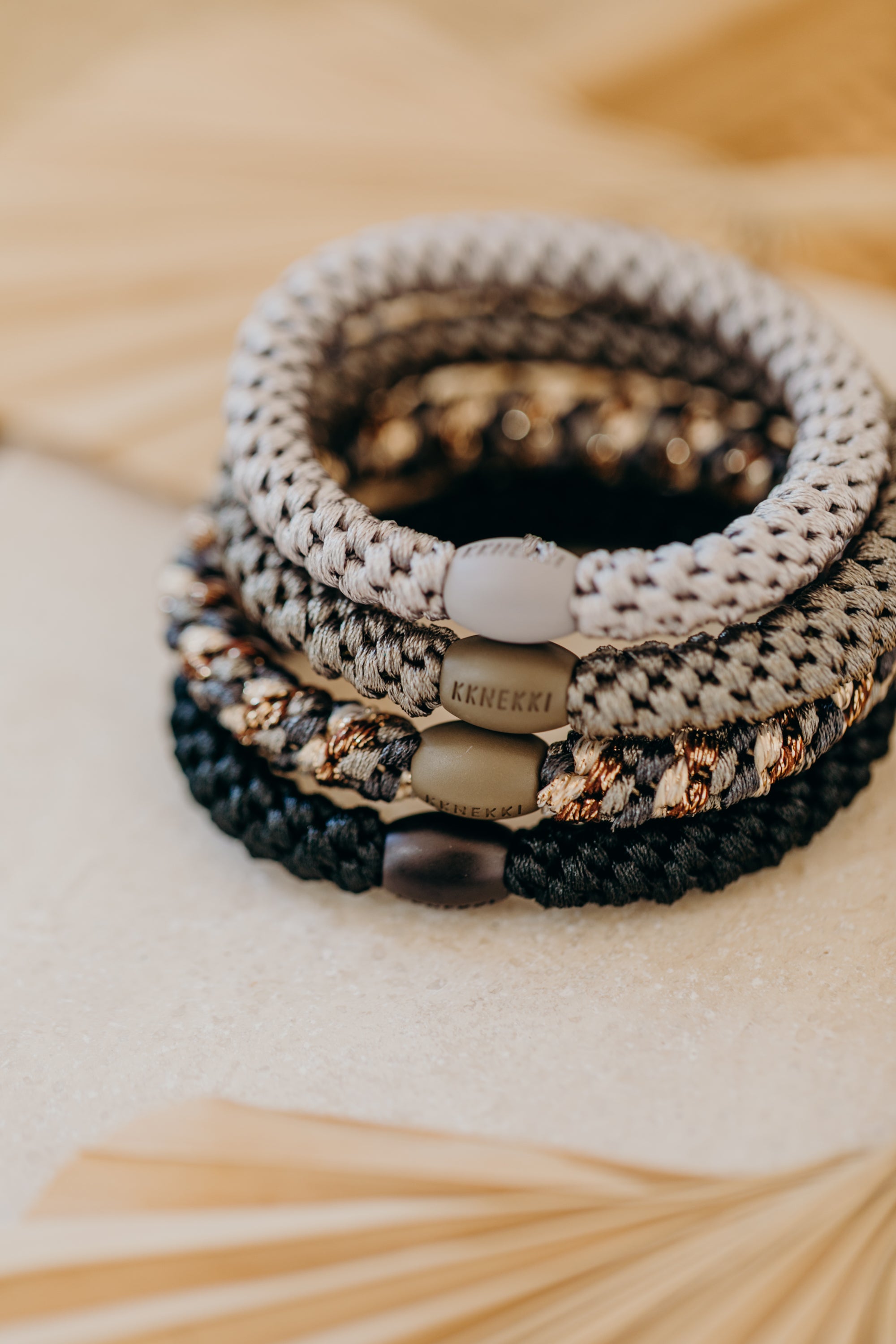KKNEKKI Hair Tie Set 009: 4 hair ties in a set in shades of grey, green and black