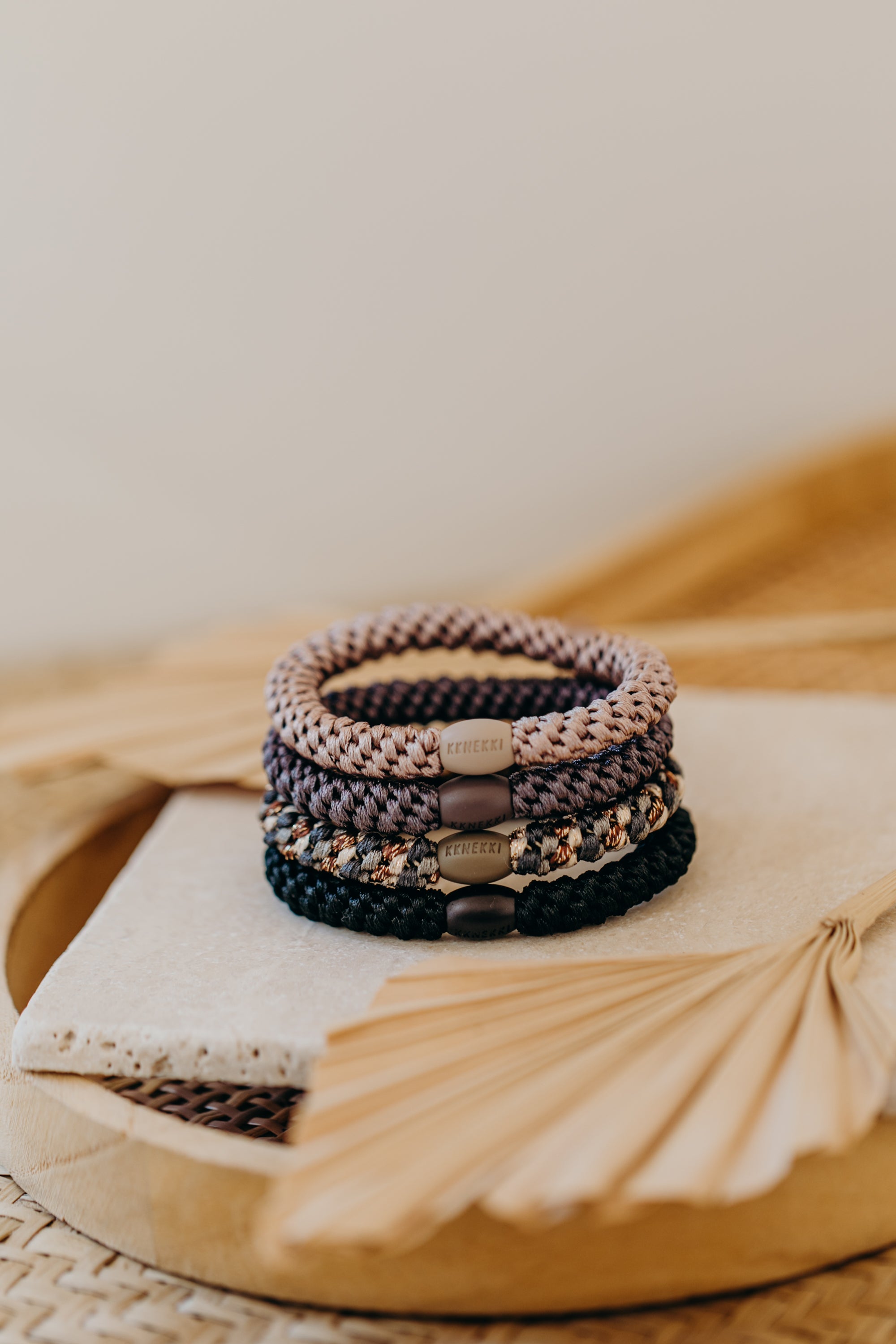 KKNEKKI Hair Tie Set 008: 4 hair ties in a set in shades of brown and black