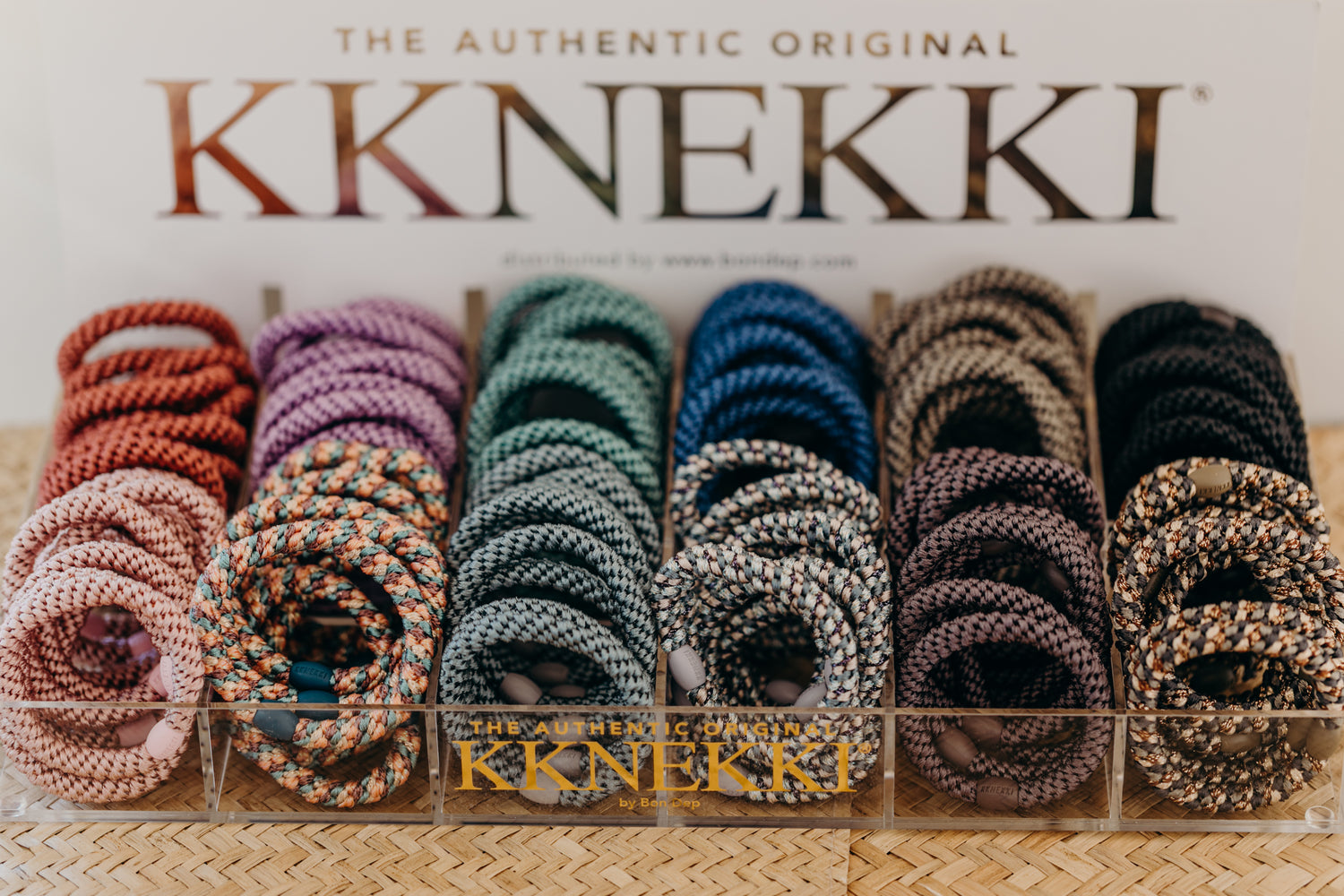 KKNEKKI Hair Tie Set 008: 4 hair ties in a set in shades of brown and black