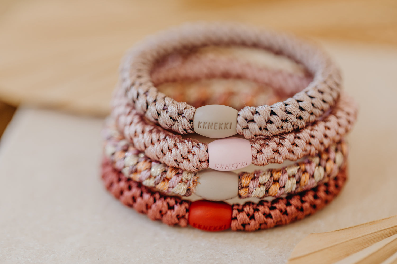 KKNEKKI Hair Tie Set 004: 4 hair ties in a set in pink and red glitter