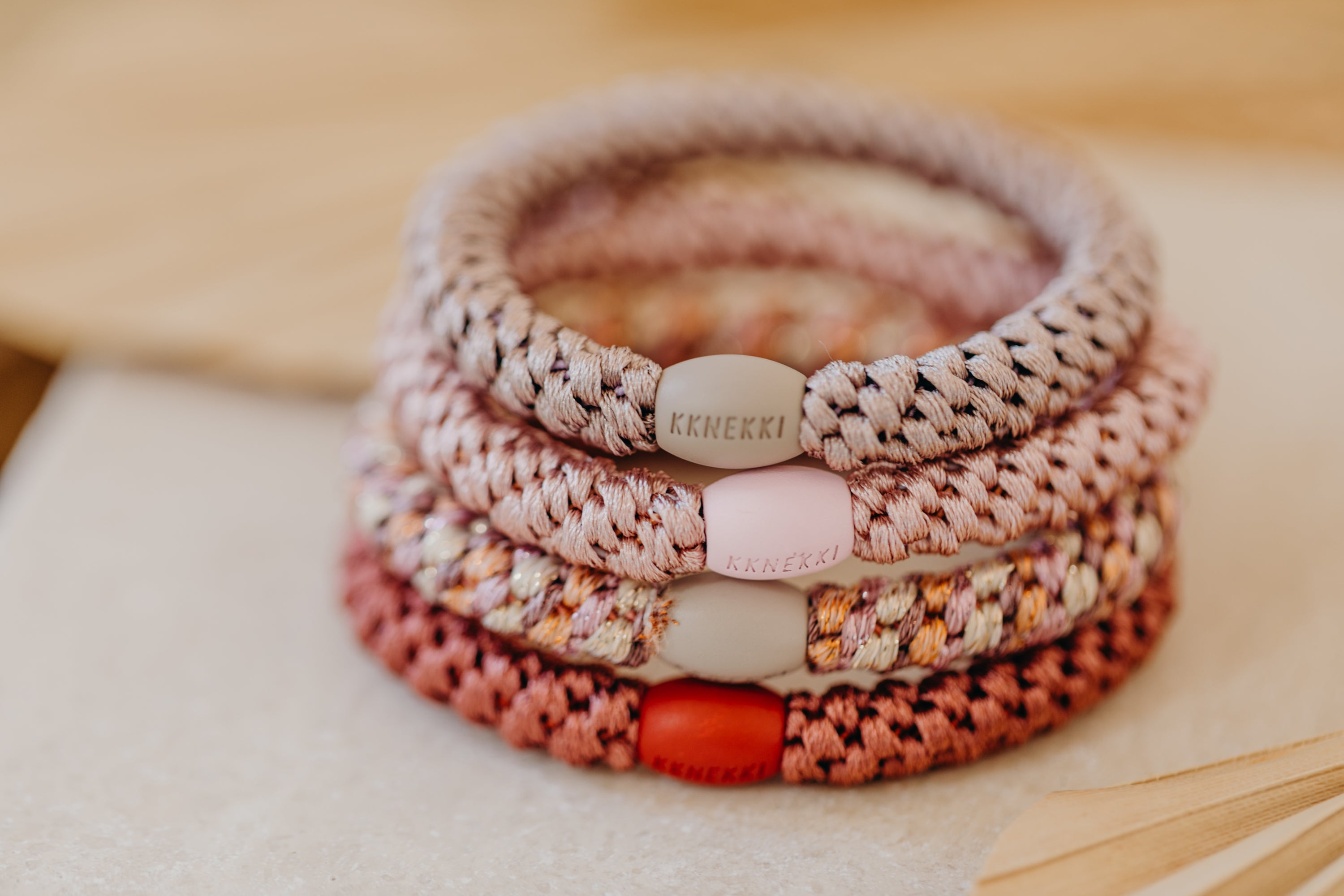 KKNEKKI Hair Tie Set 004: 4 hair ties in a set in pink and red glitter