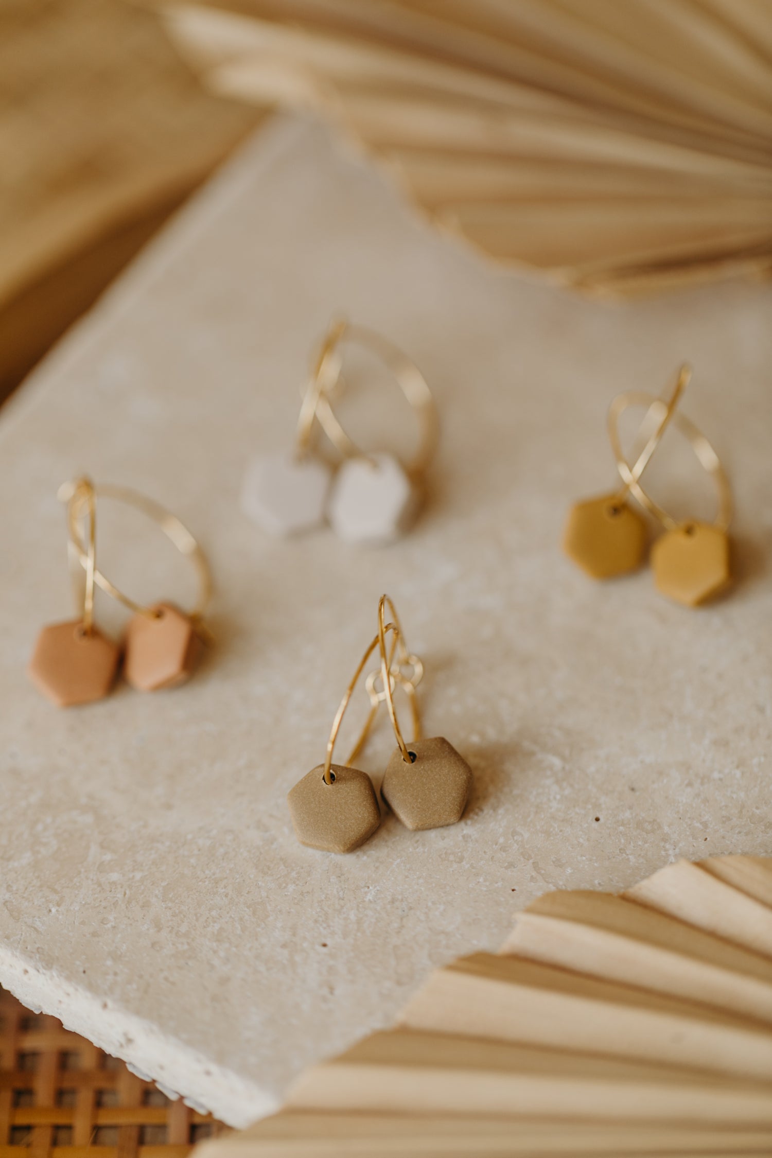 KLEA - kleine Creolen mit sechseckigem Polymer Ton Anhänger