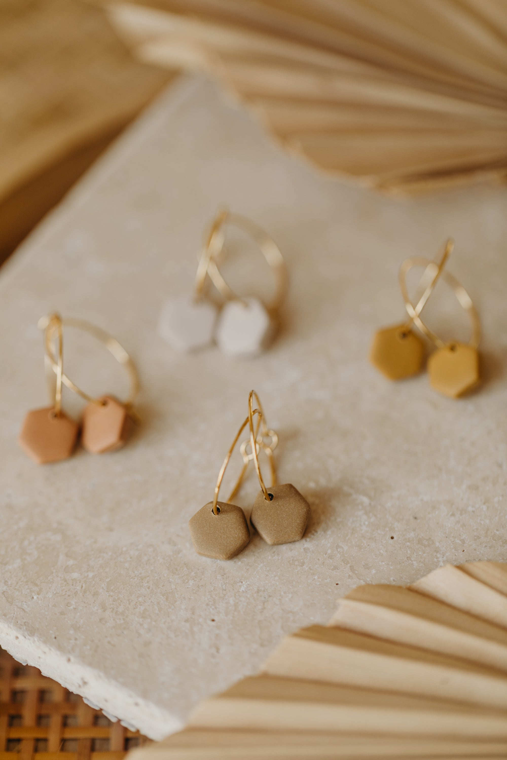 KLEA - kleine Creolen mit sechseckigem Polymer Ton Anhänger