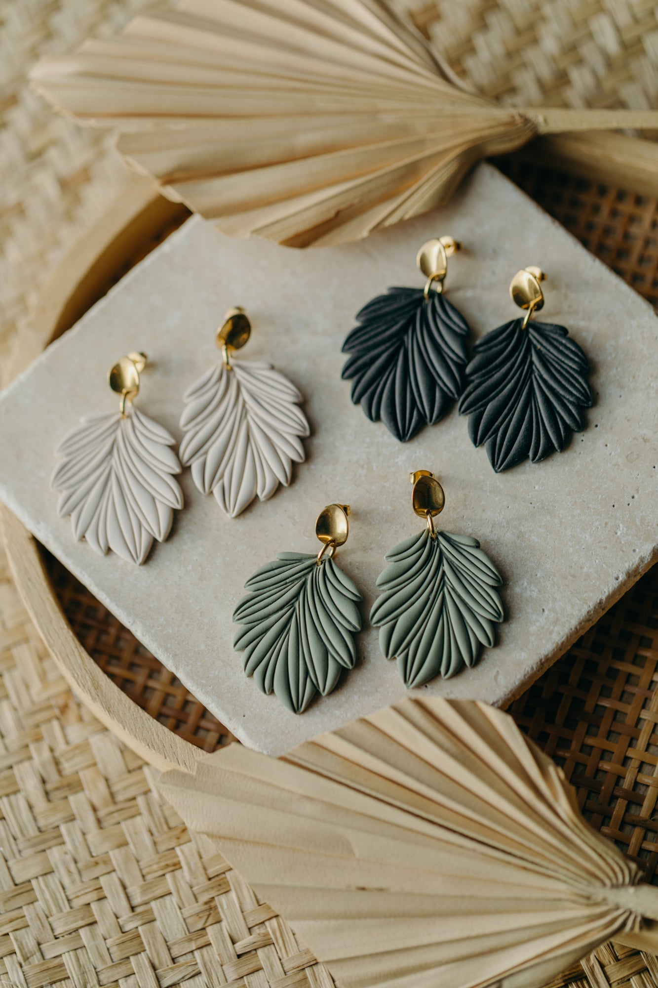 LAURIE - large vanilla-colored leaf earrings