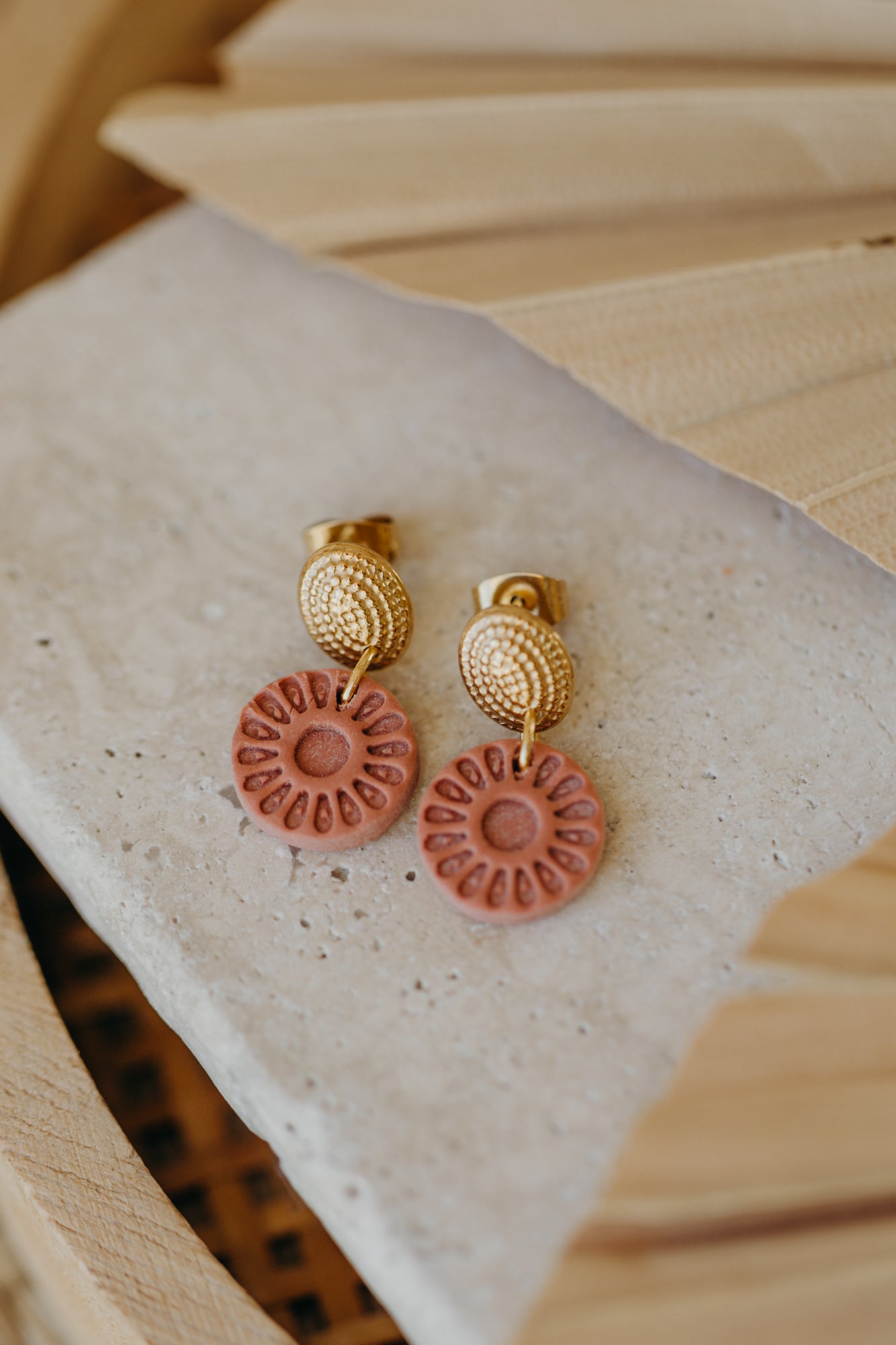 LOUISA - round patterned earrings in light terracotta