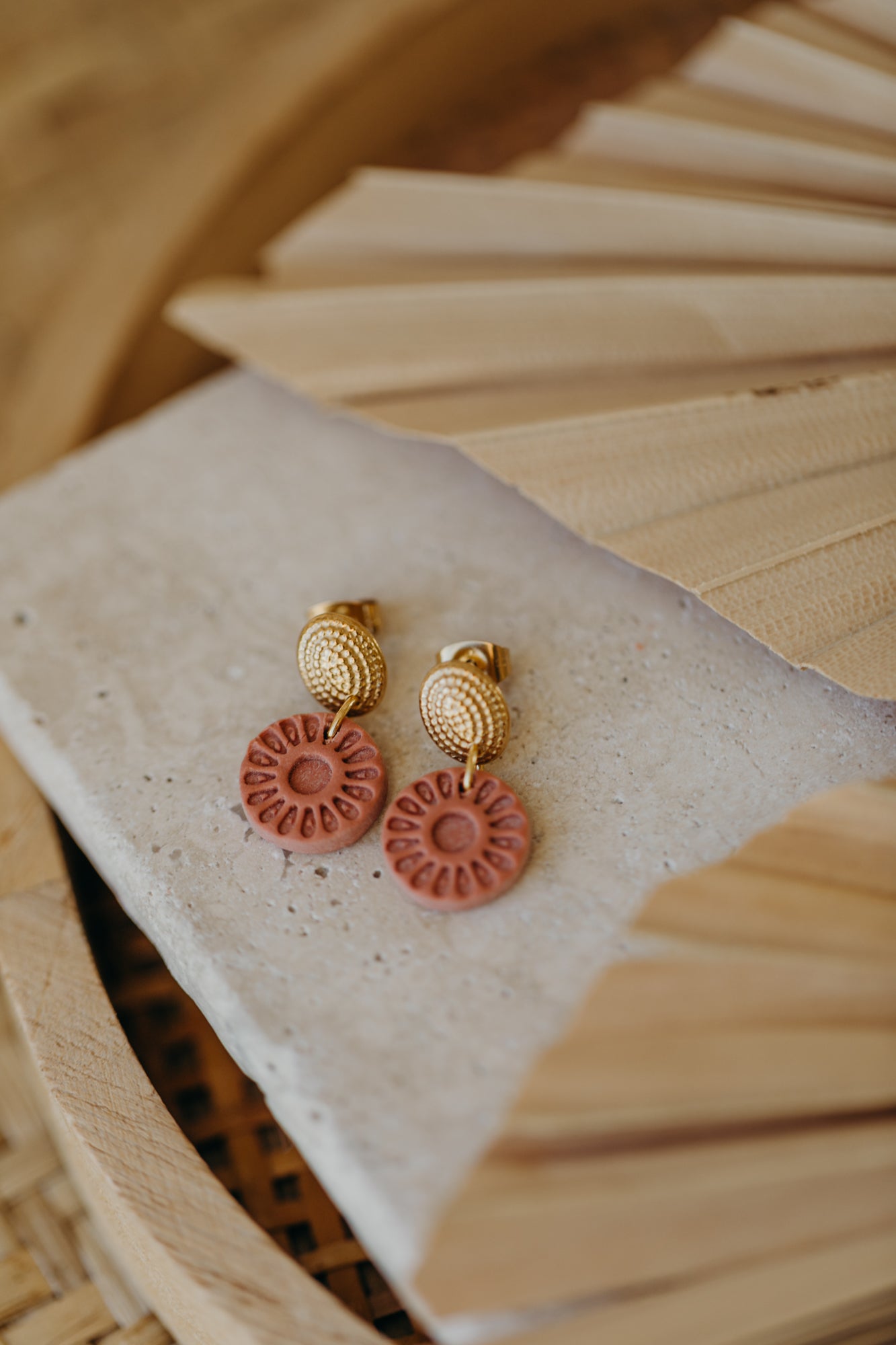 LOUISA - round patterned earrings in light terracotta