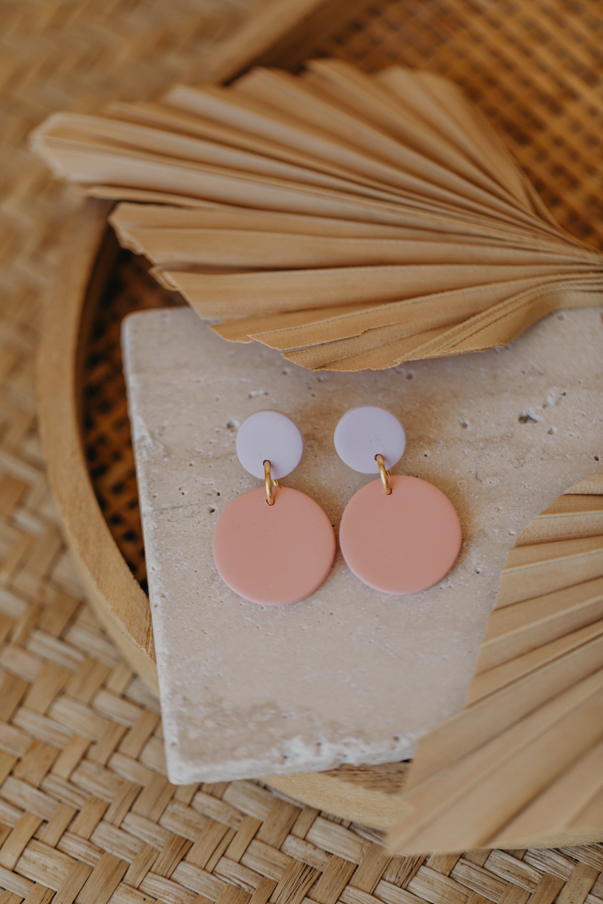 MALI - runde Ohrringe aus Polymer Ton in Pastell Lila und Peach