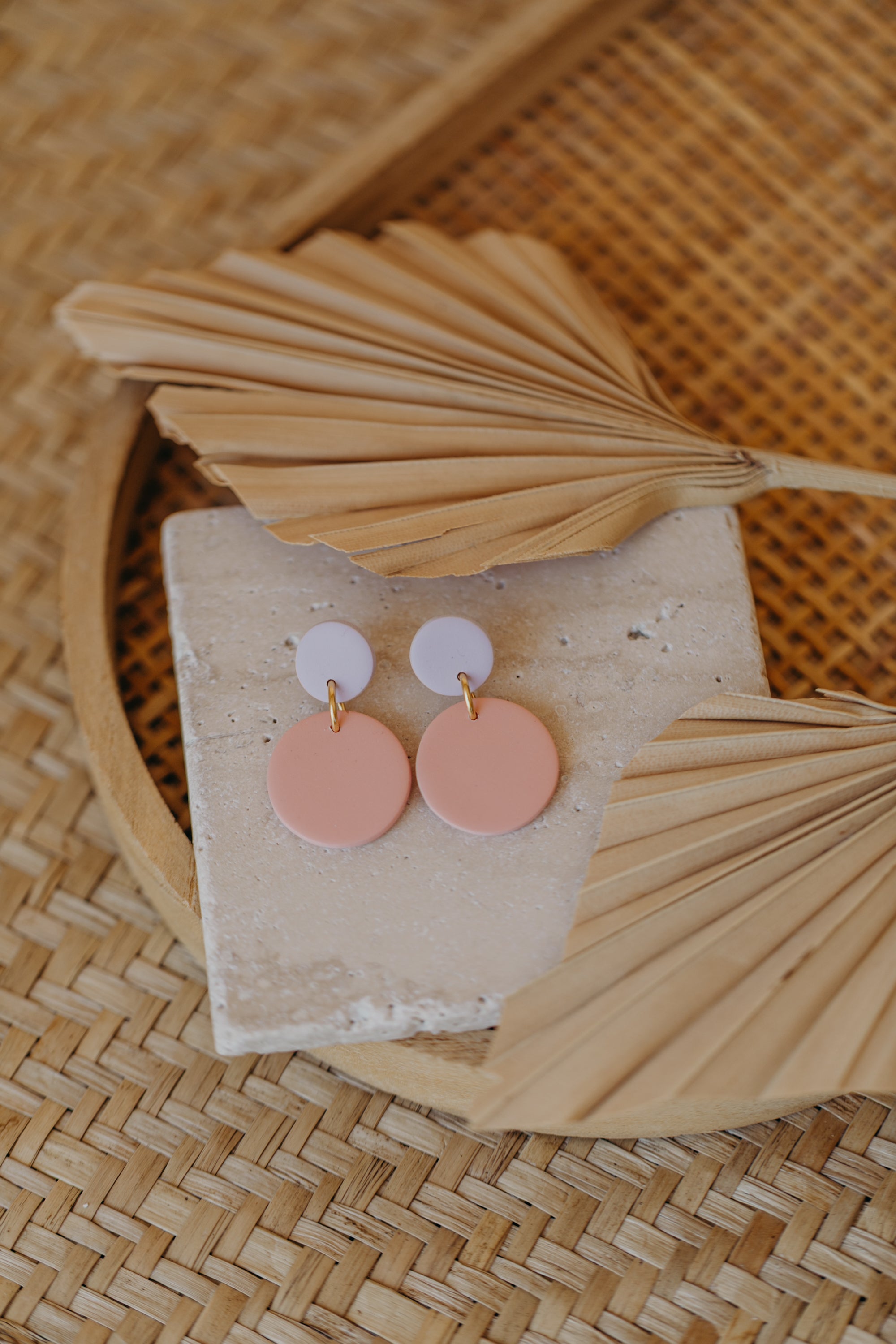 MALI - runde Ohrringe aus Polymer Ton in Pastell Lila und Peach