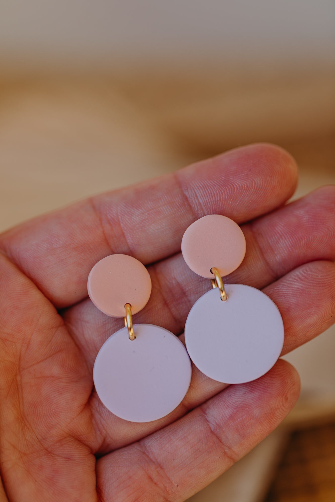 MALI - zweifarbige Ohrringe aus Polymer Ton in Pastell Lila und Peach