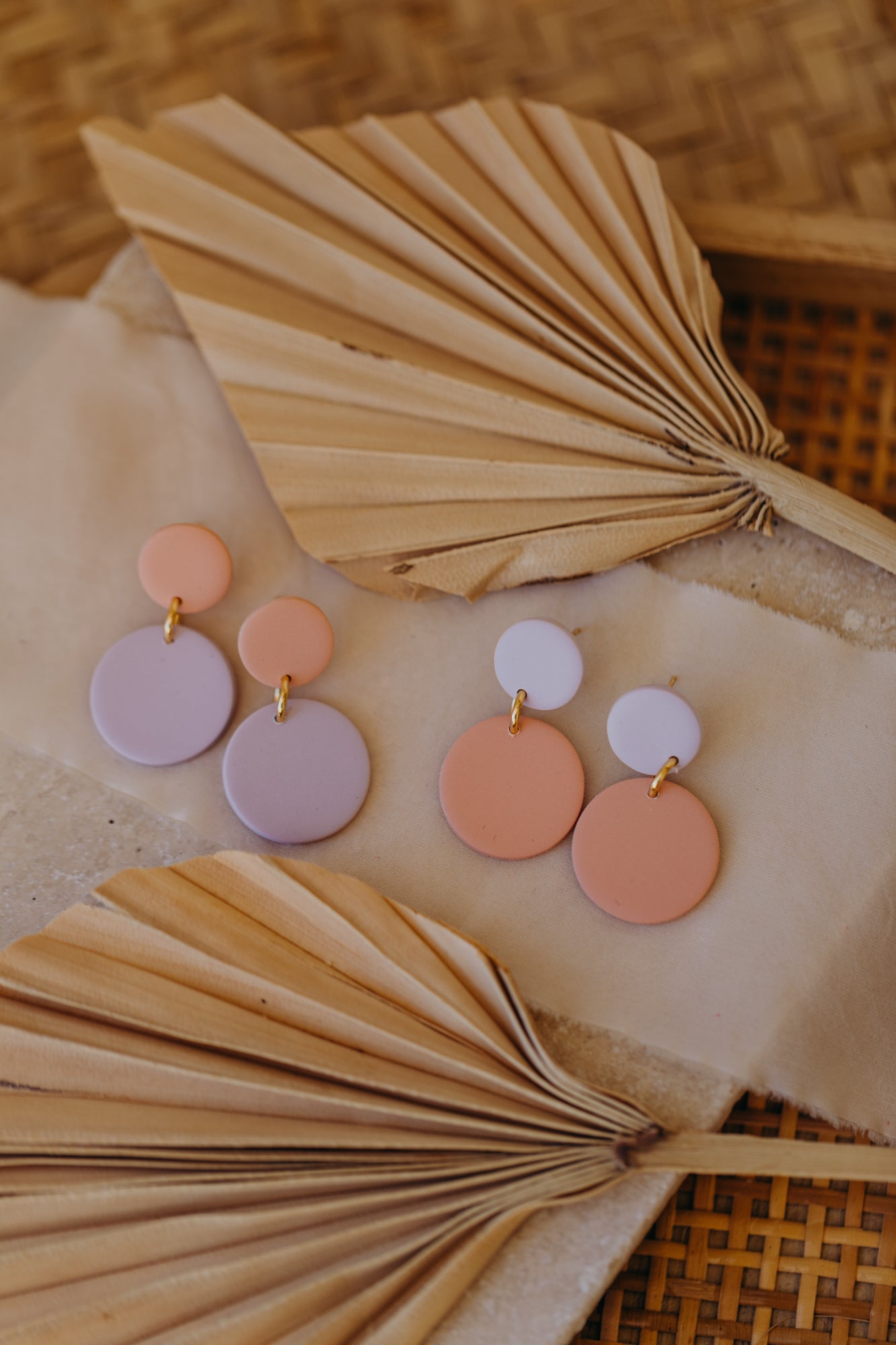 MALI - zweifarbige Ohrringe aus Polymer Ton in Pastell Lila und Peach