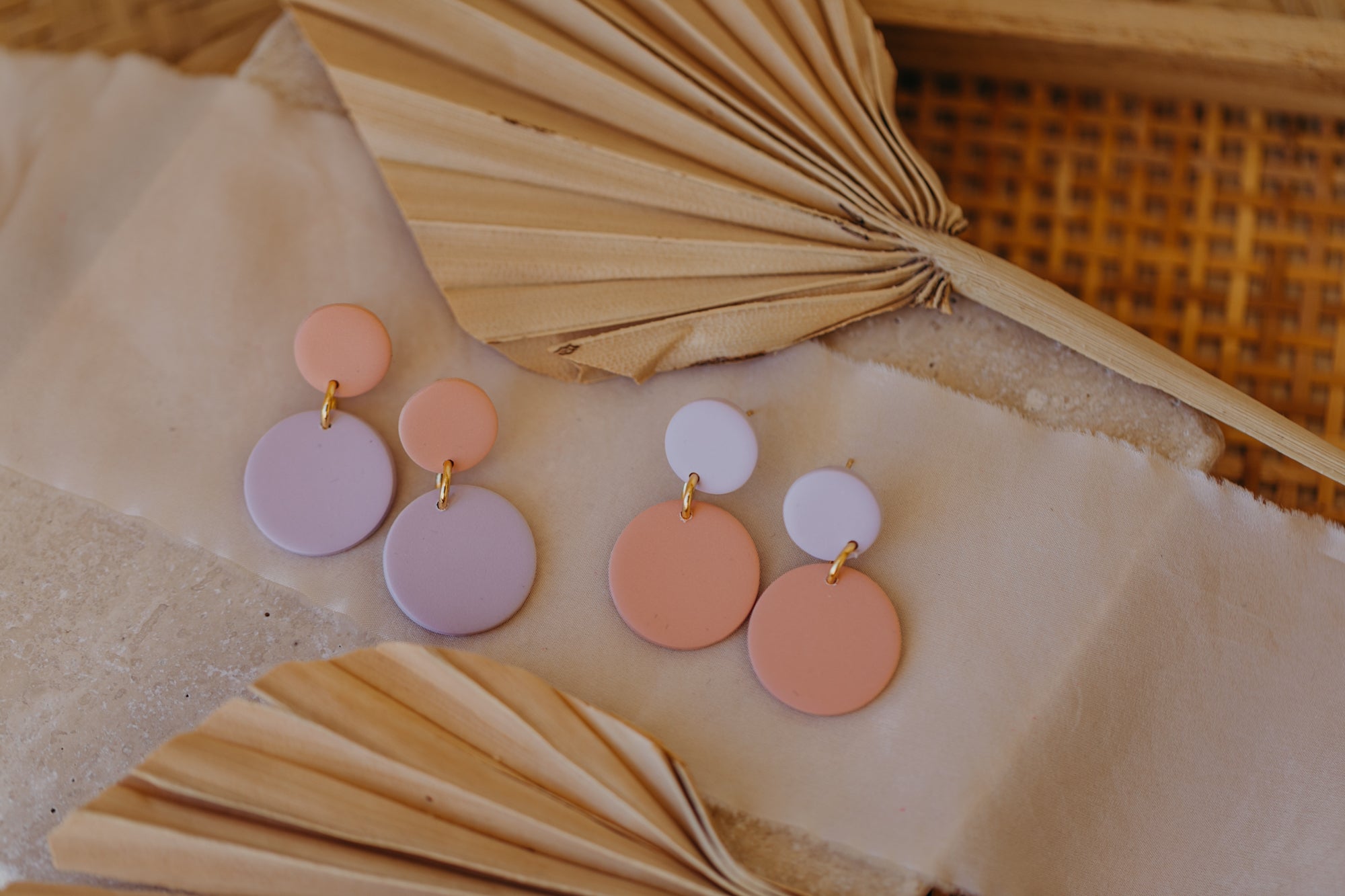 MALI - zweifarbige Ohrringe aus Polymer Ton in Pastell Lila und Peach