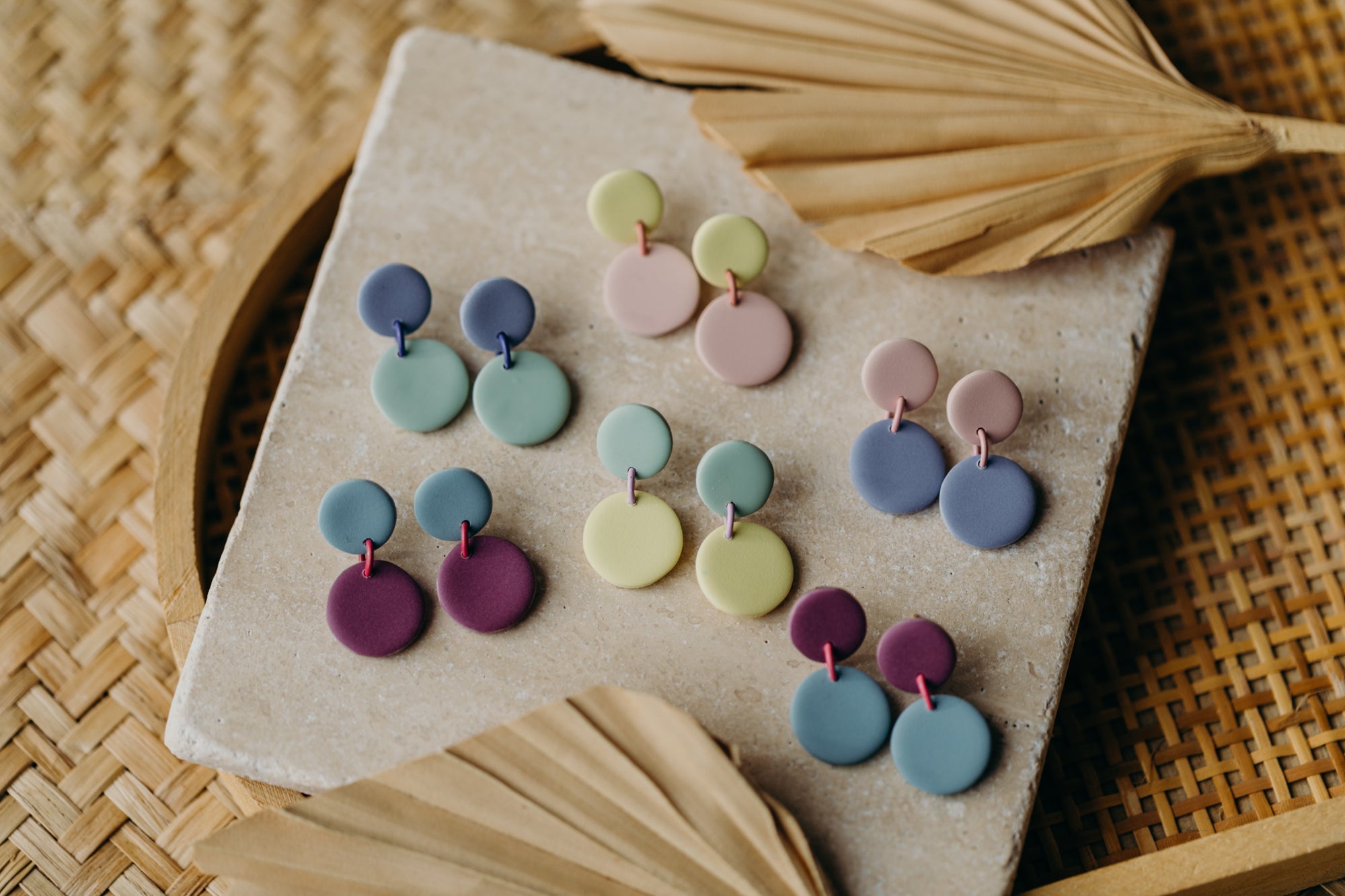 MALO - zweifarbige Ohrringe aus Polymer Ton in Pastellgelb und Rosa