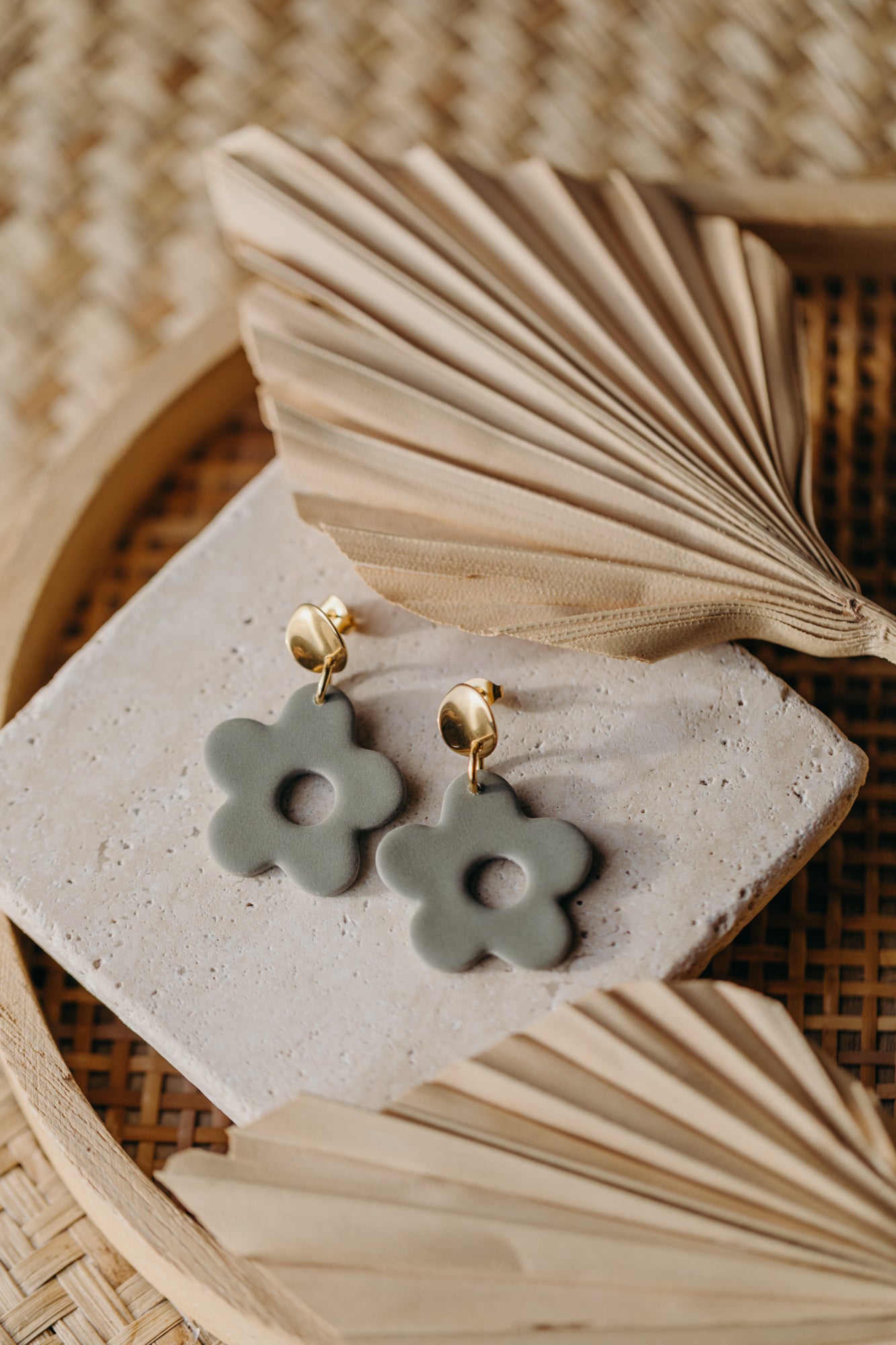 ZADI - Blumen Ohrringe in eukalyptus grün