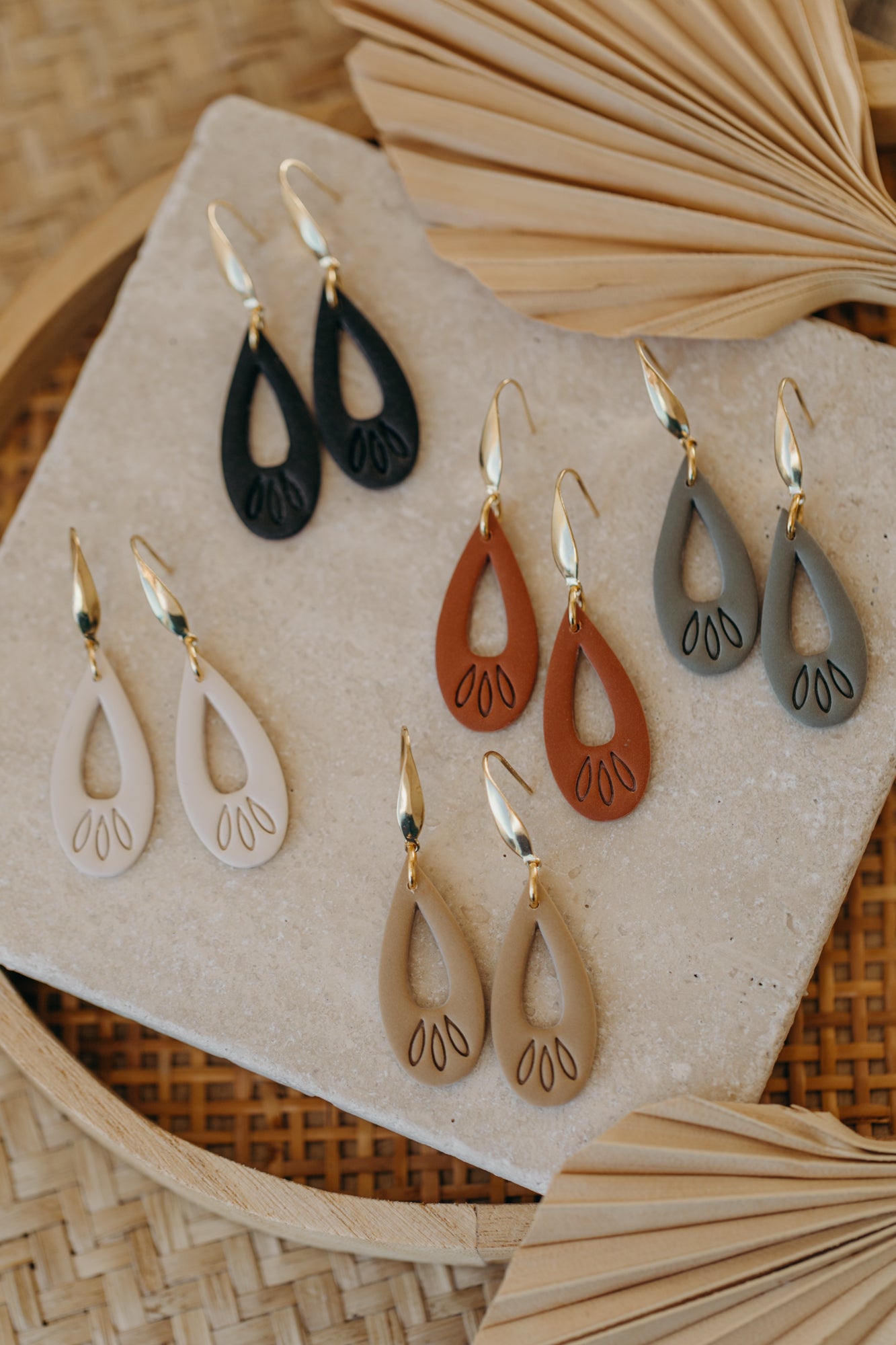 MARLEEN - long green drop earrings with pattern