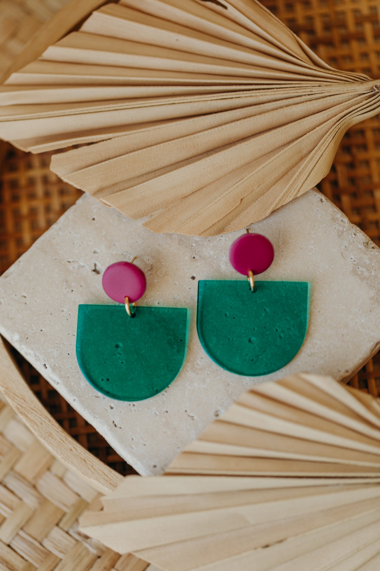 MELA – Statement Earrings in Fuchsia & Dark Green