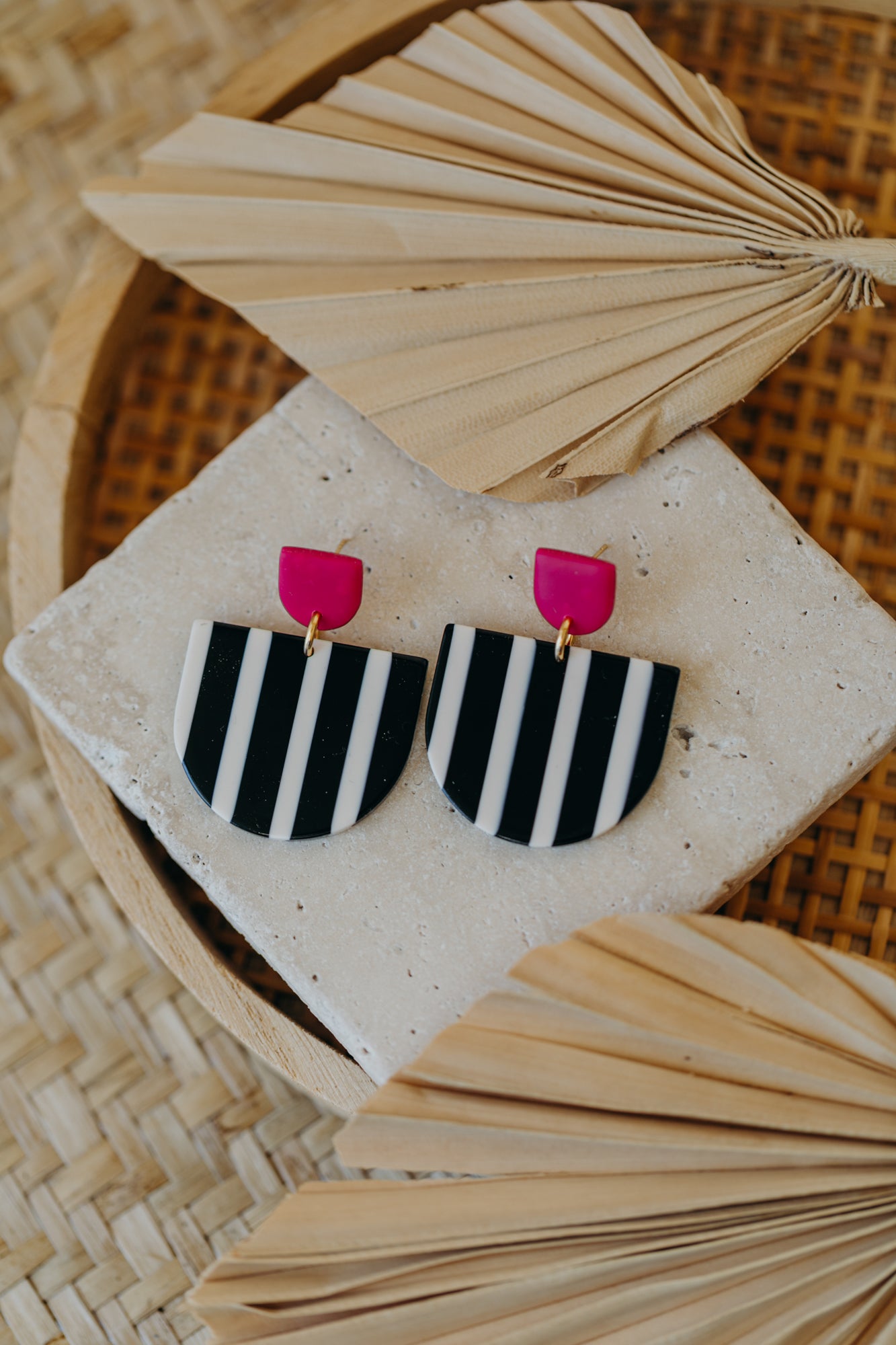 MELA - Statement Ohrringe in himbeere & schwarz-weiß