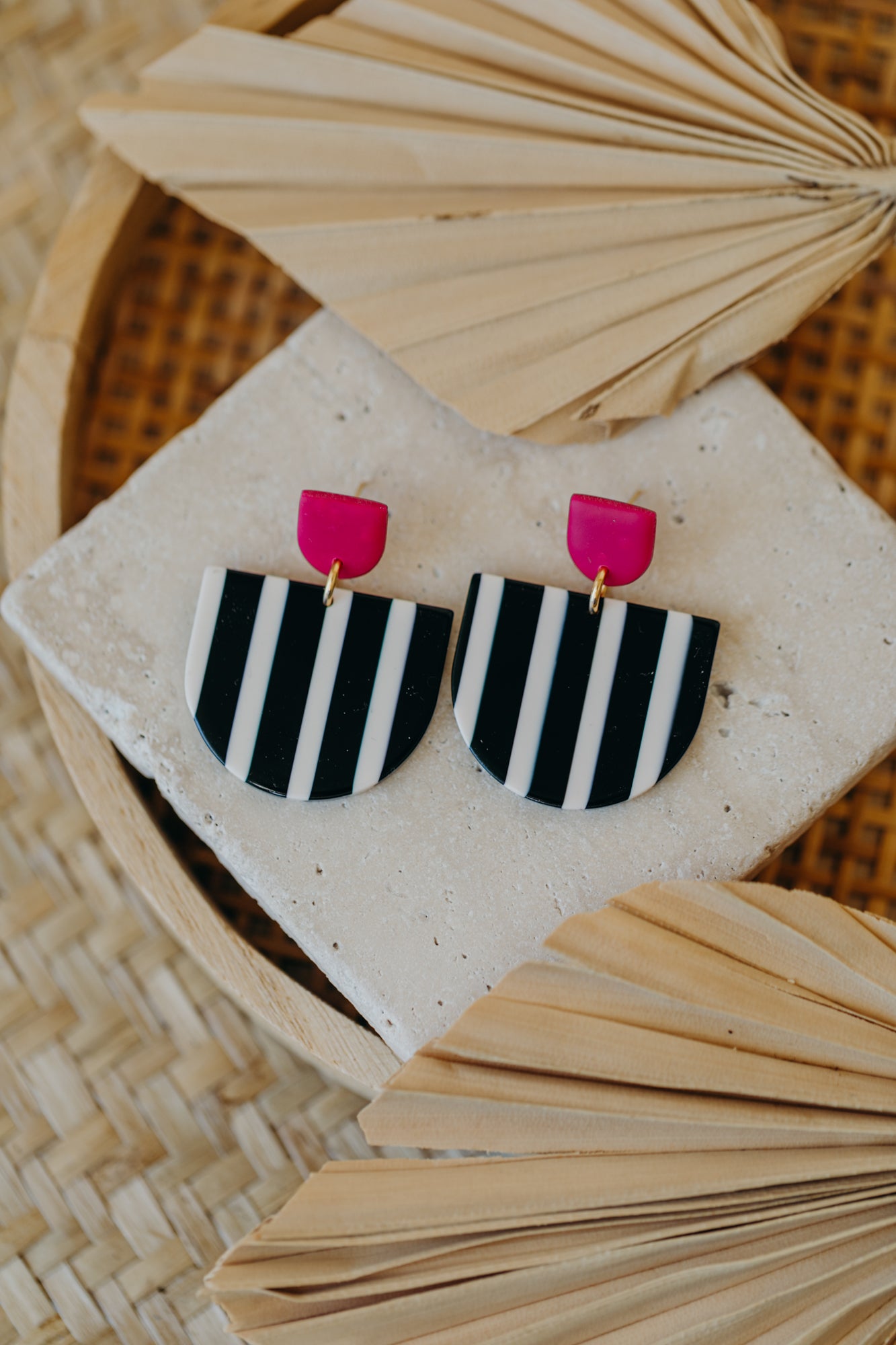 MELA - Statement Ohrringe in himbeere & schwarz-weiß