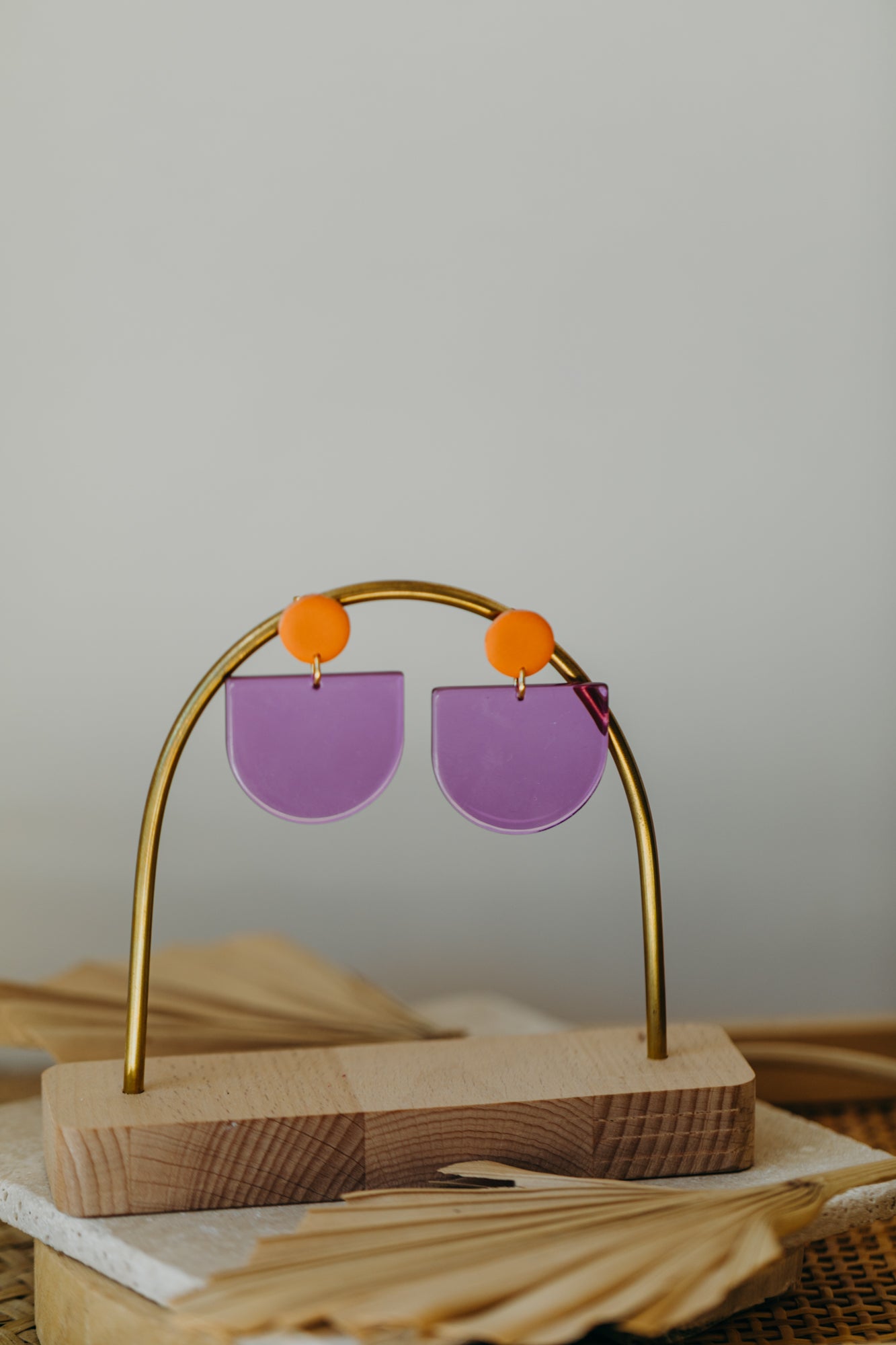 MELA – Statement-Ohrringe in Orange & Lila