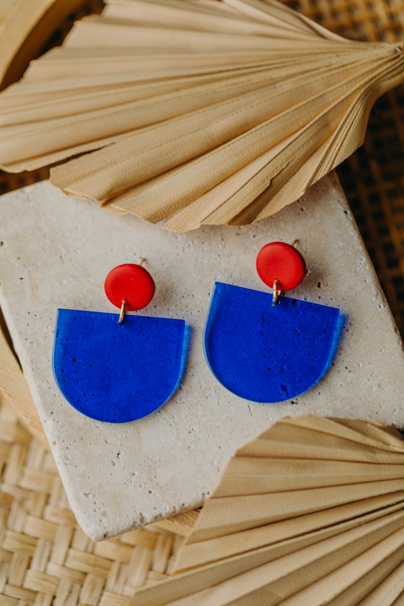MELA - Statement Ohrringe in rot & blau